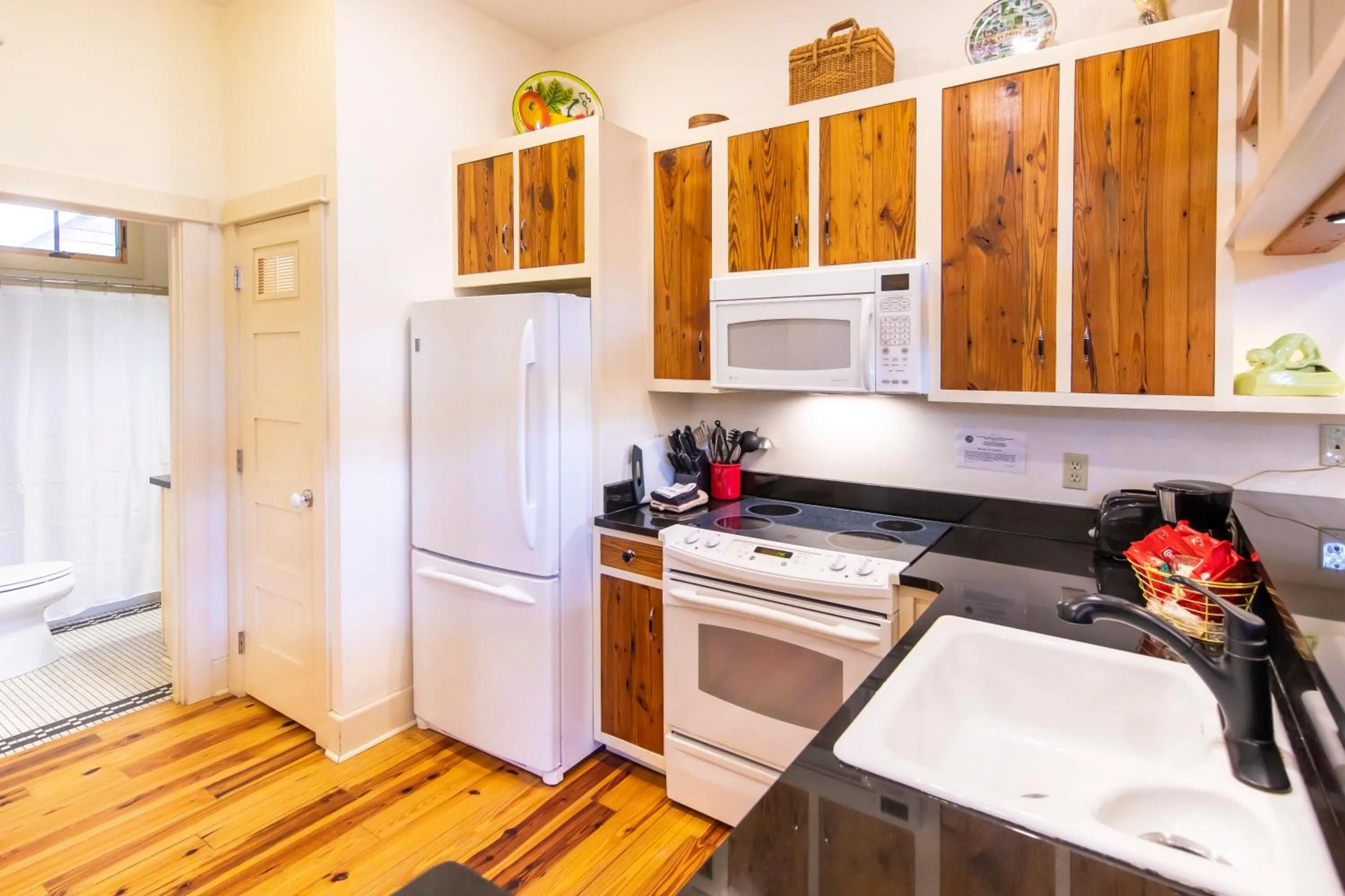 Kitchen or kitchenette in Hibiscus Coffee & Guesthouse