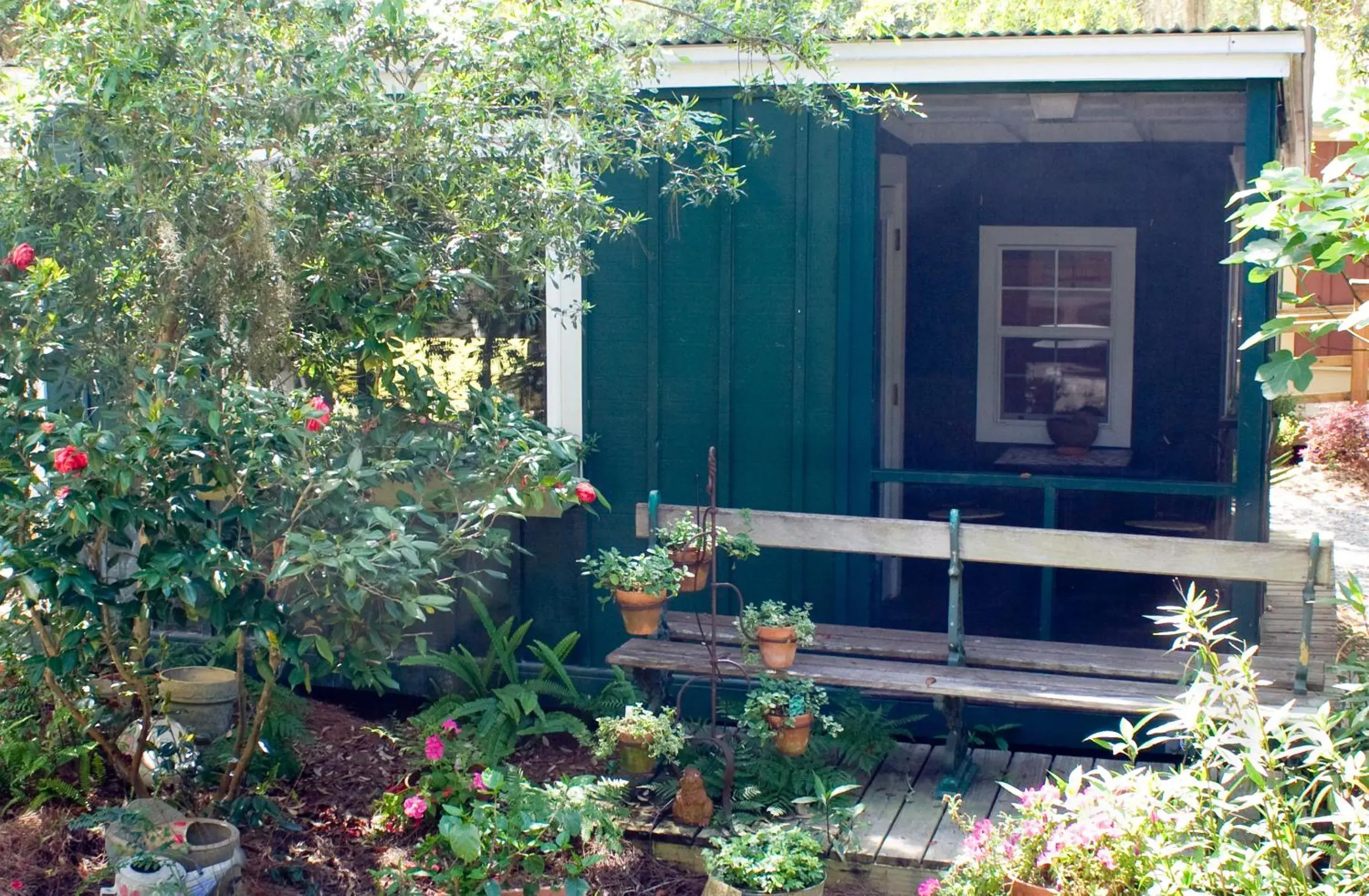 Deluxe Double Room with Shower in Hibiscus Coffee & Guesthouse Deluxe Double Room with Shower in Hibiscus Coffee & Guesthouse