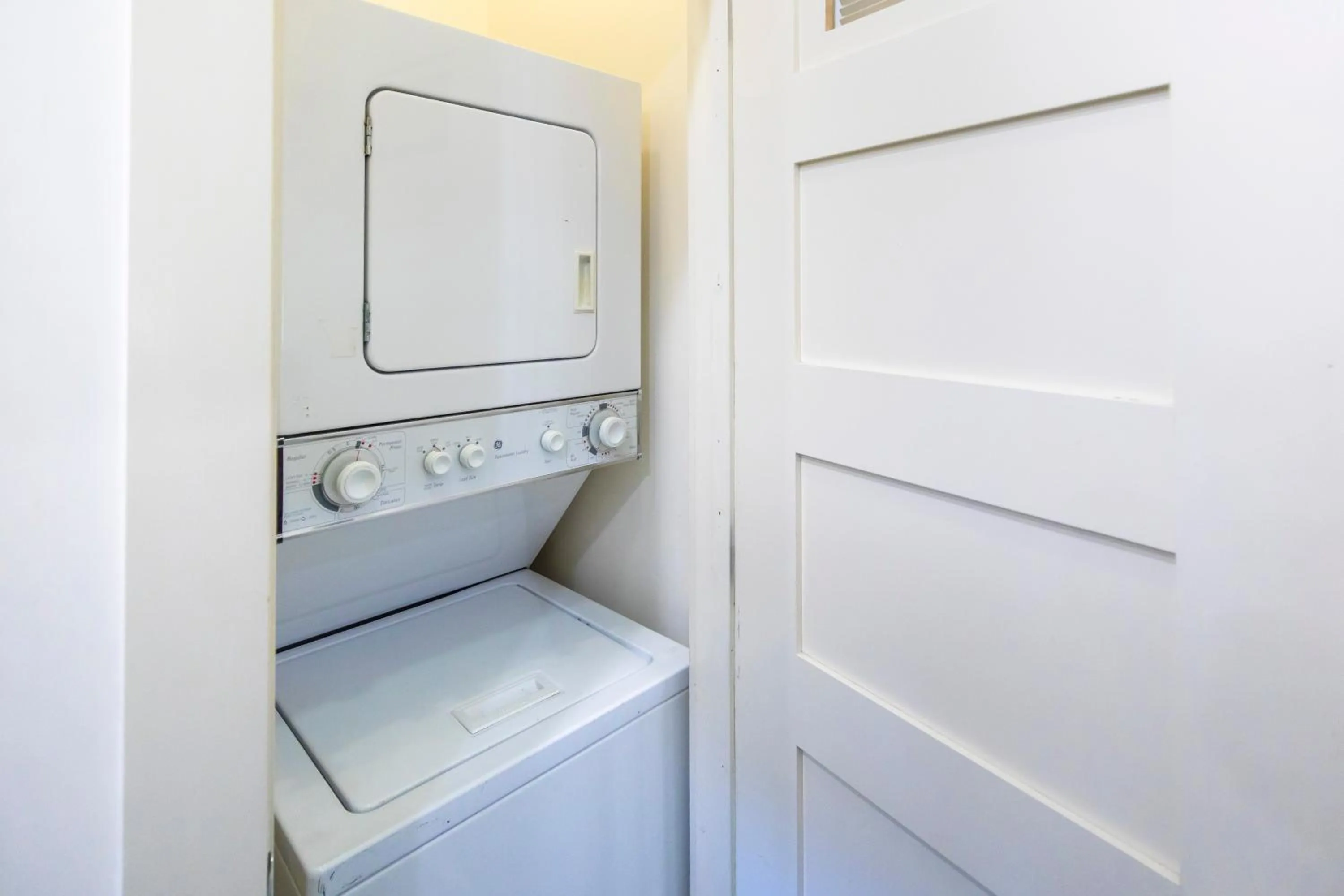 washing machine in Hibiscus Coffee & Guesthouse