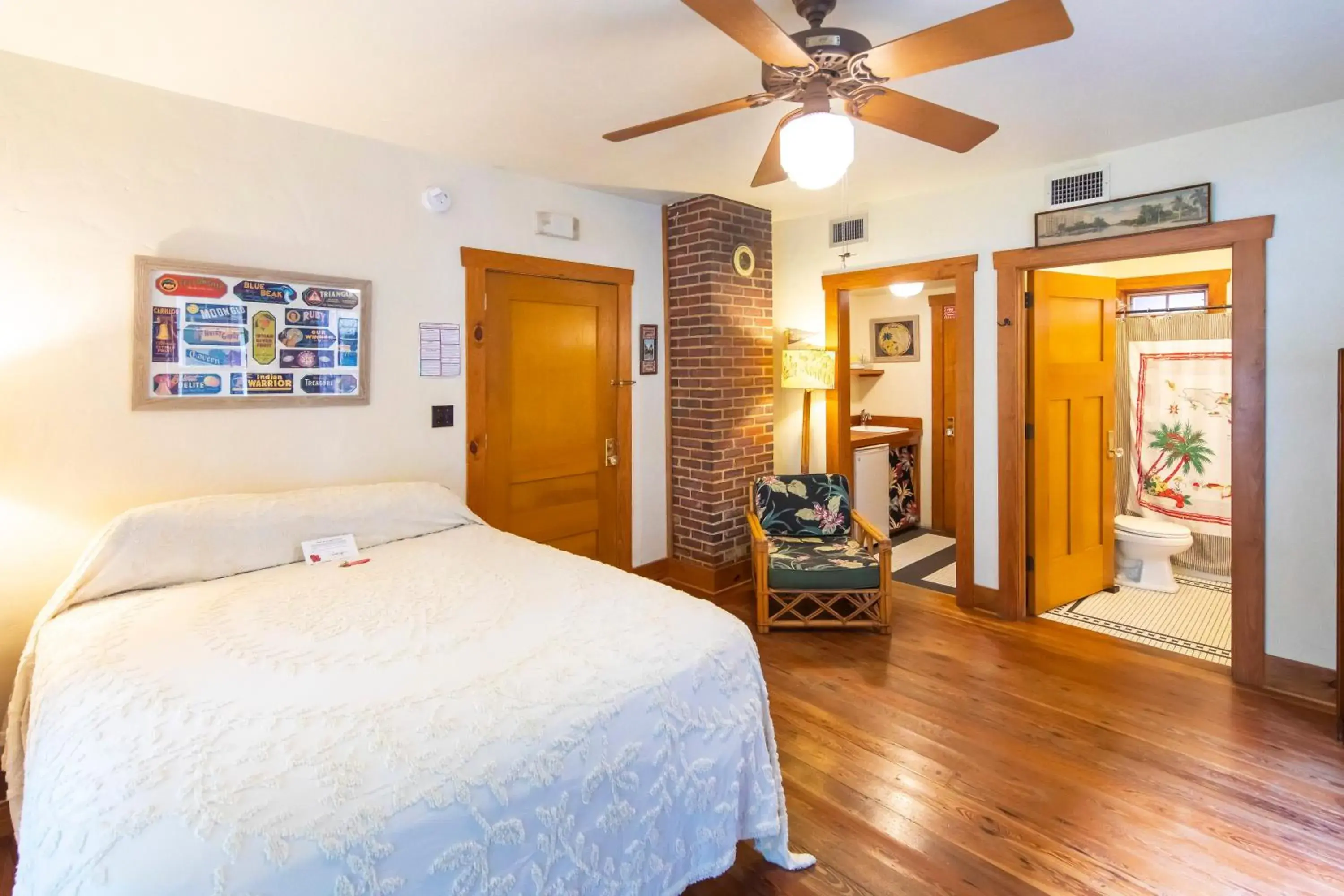 Queen Room in Hibiscus Coffee & Guesthouse Queen Room in Hibiscus Coffee & Guesthouse