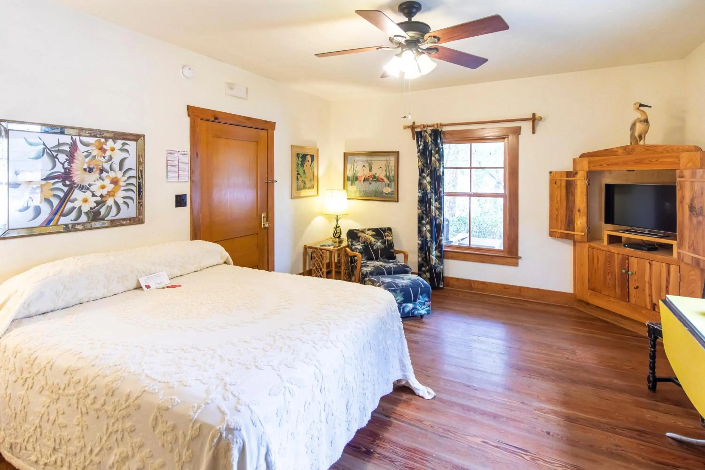 Bedroom, Bed in Hibiscus Coffee & Guesthouse