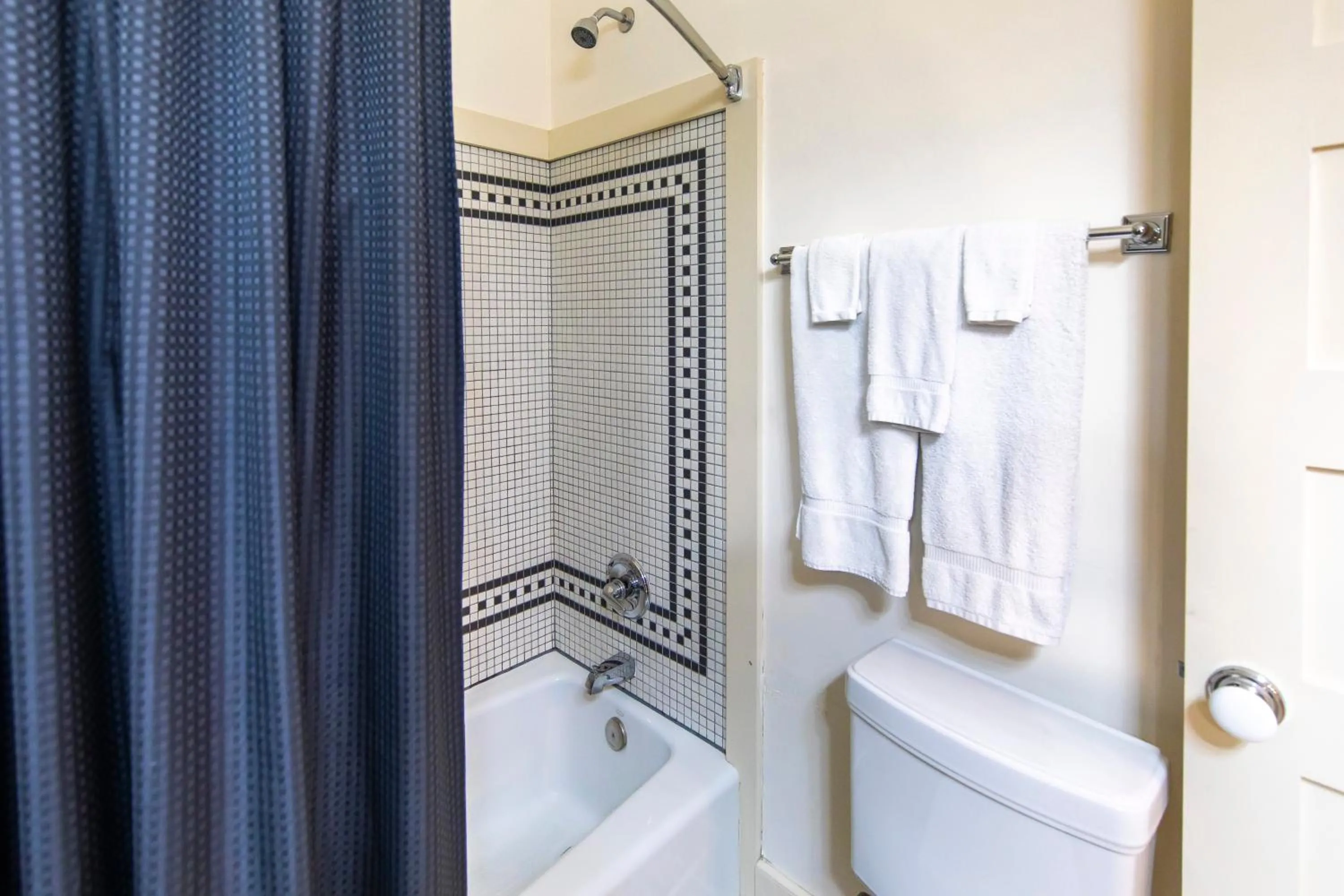 Bathroom in Hibiscus Coffee & Guesthouse