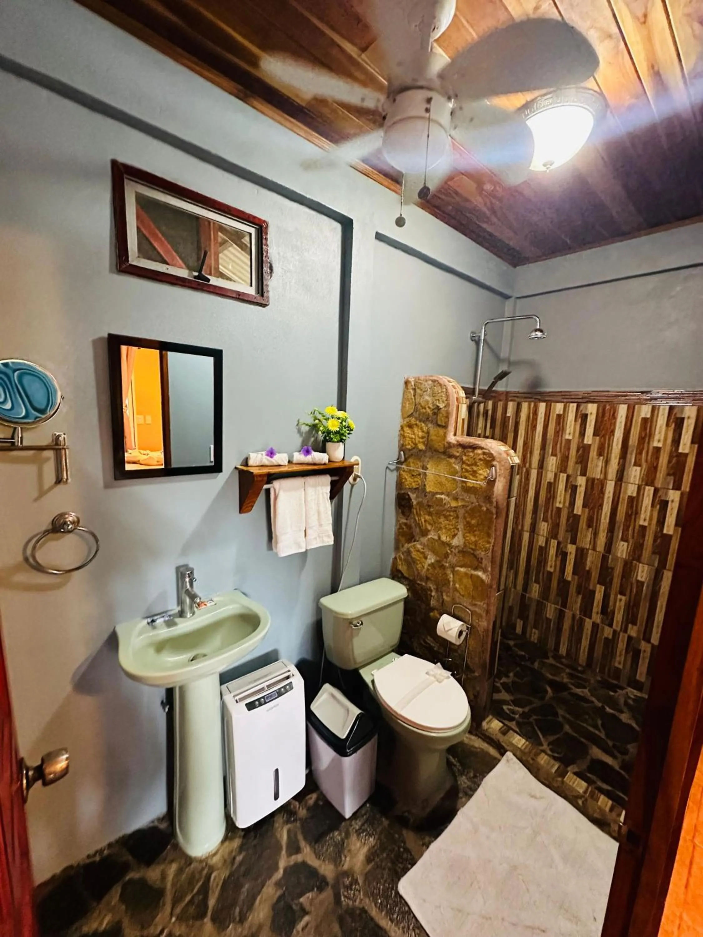 Jungles Edge Hotel, Jiu Jitsu, Muay Thai Retreat Center