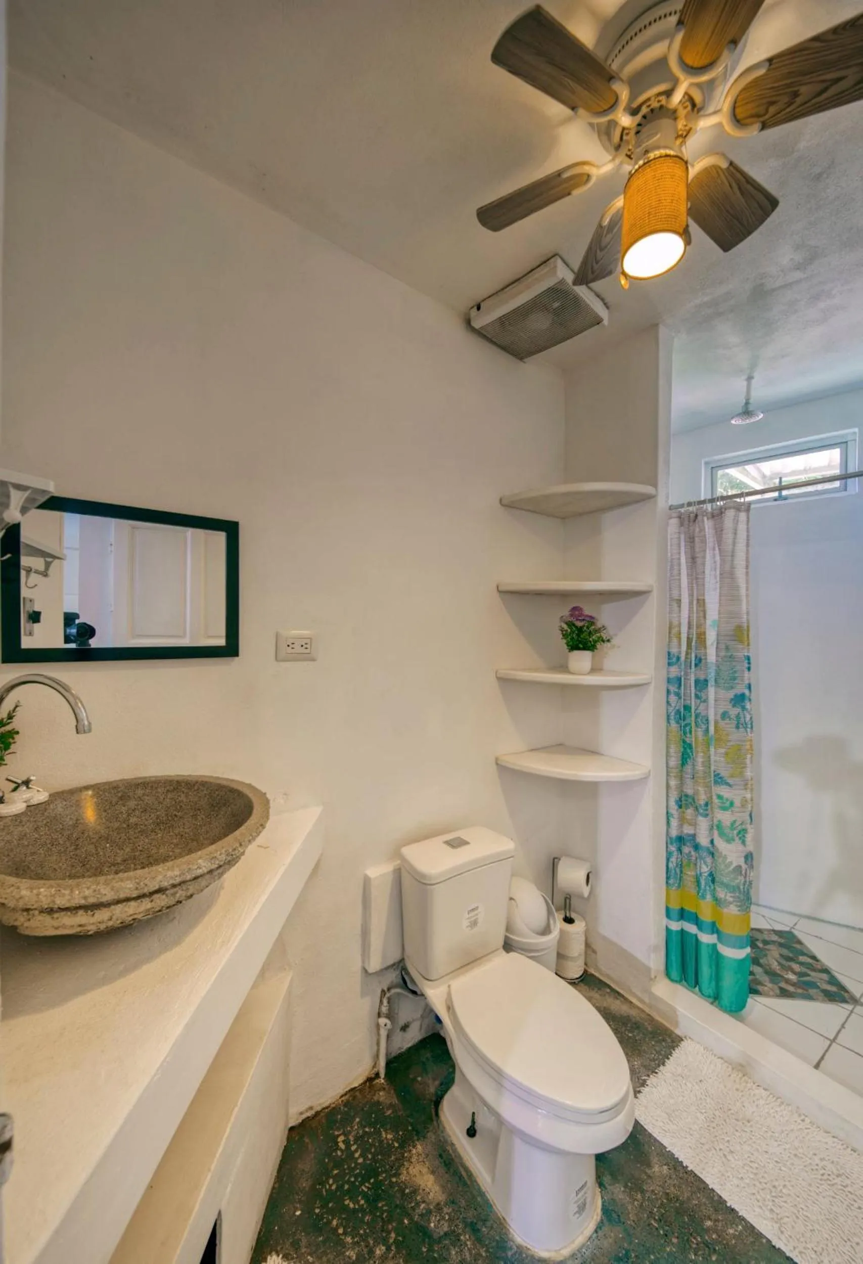 Bathroom in Jungles Edge Hotel, Jiu Jitsu, Muay Thai Retreat Center