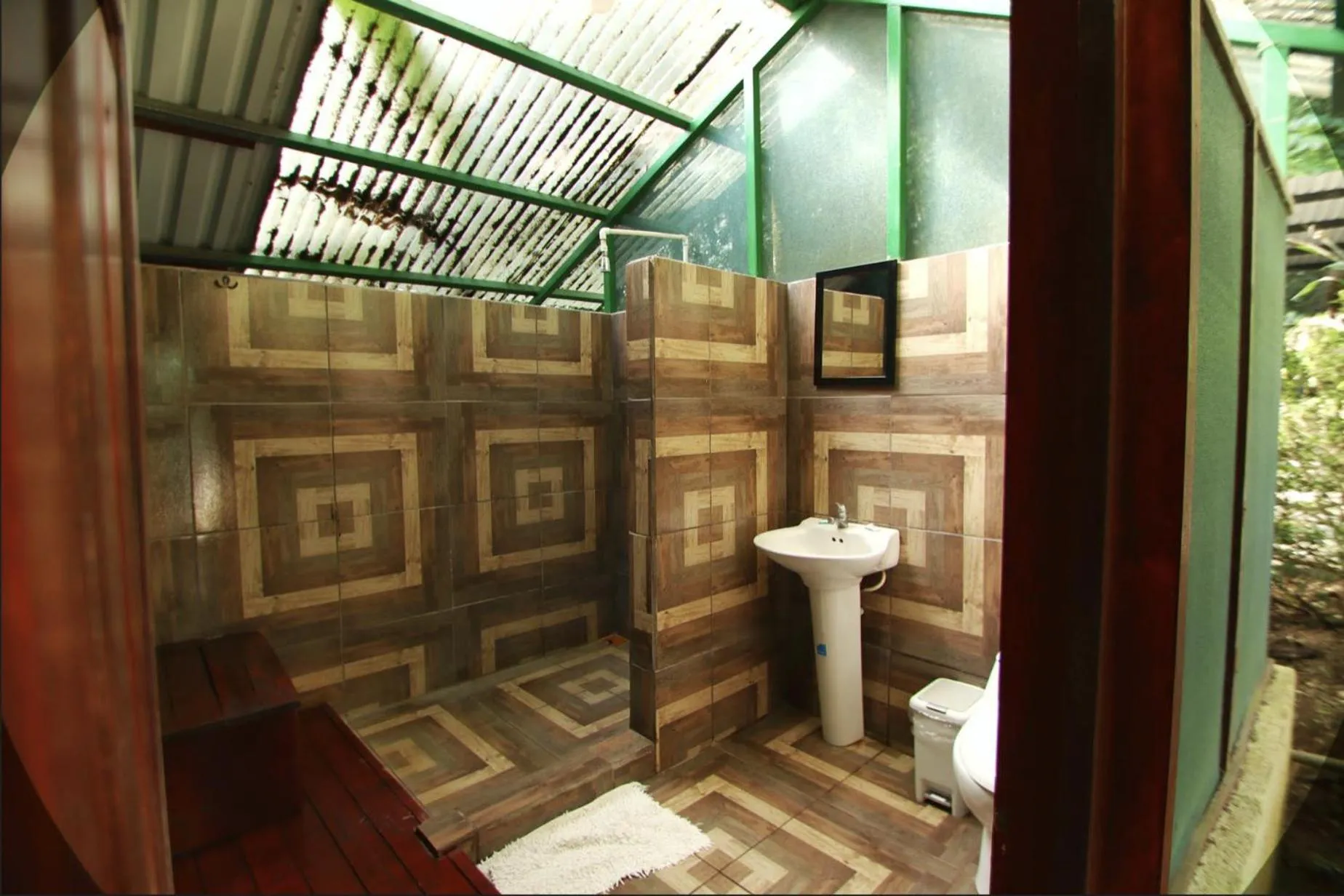 Bathroom in Jungles Edge Hotel, Jiu Jitsu, Muay Thai Retreat Center
