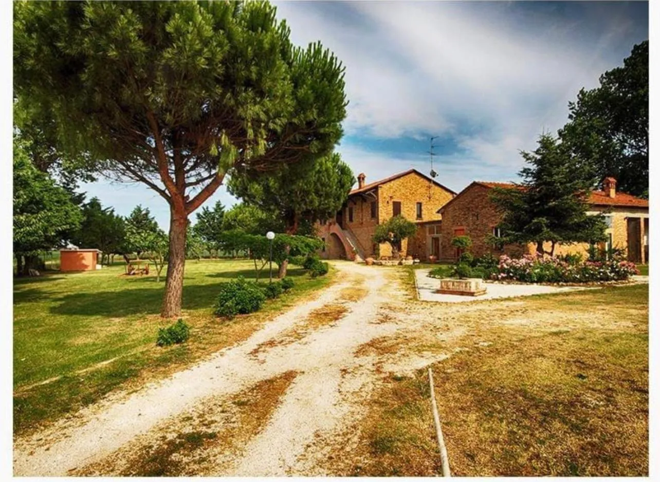 Property Building in Tenuta Raspona