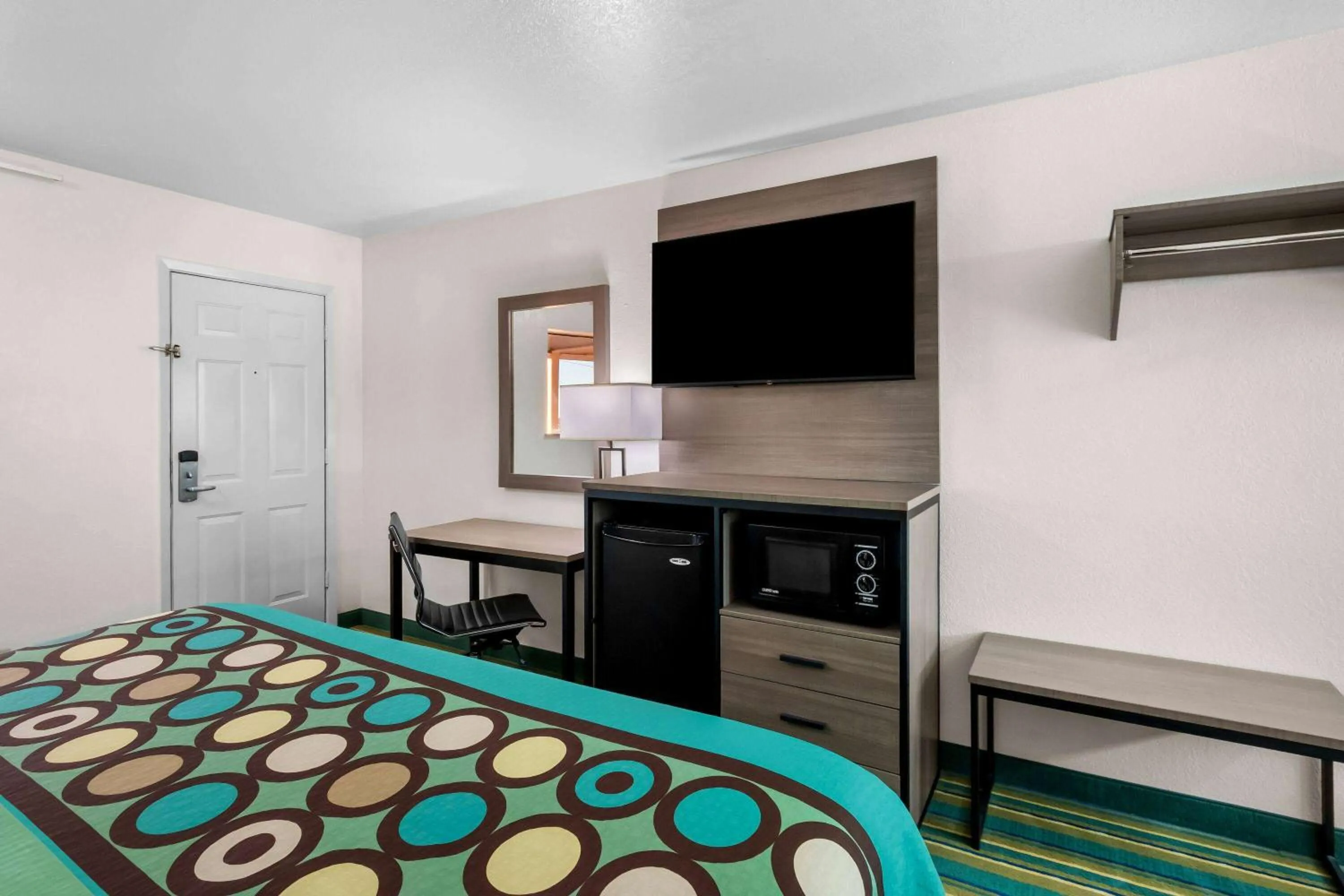 Bed in Super 8 by Wyndham Pleasanton