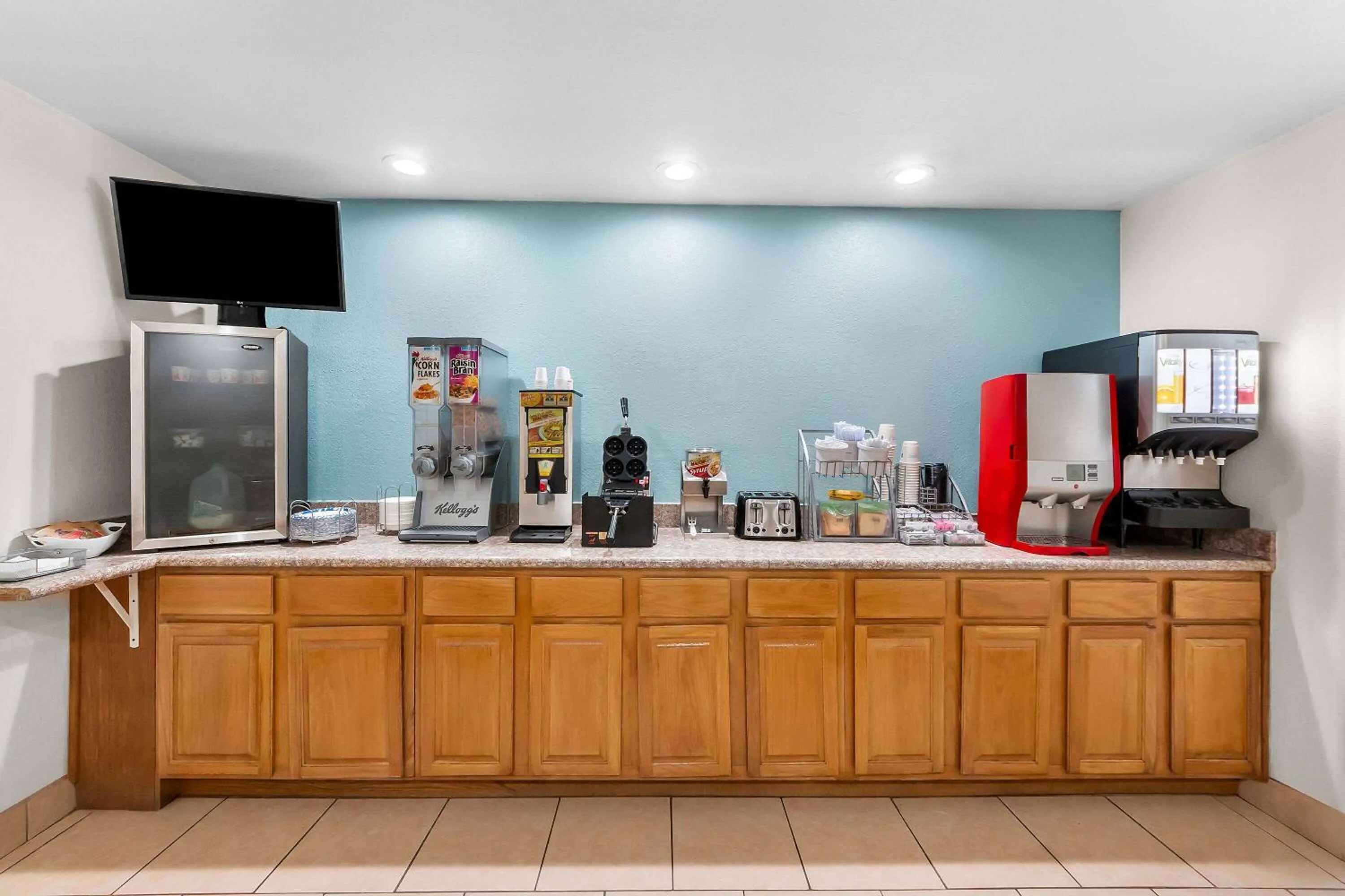 Restaurant/places to eat in Super 8 by Wyndham Pleasanton