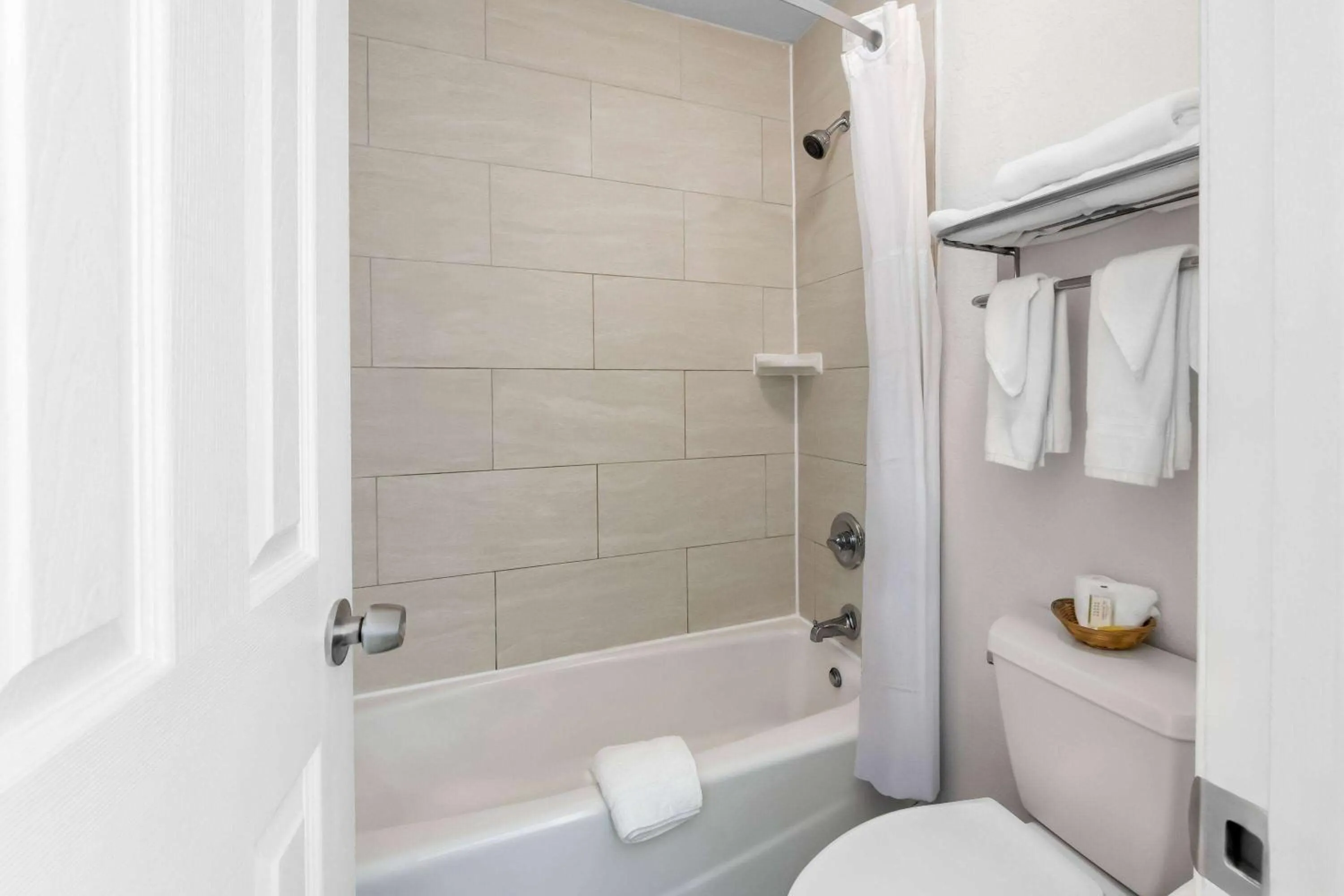 Bed in Super 8 by Wyndham Pleasanton