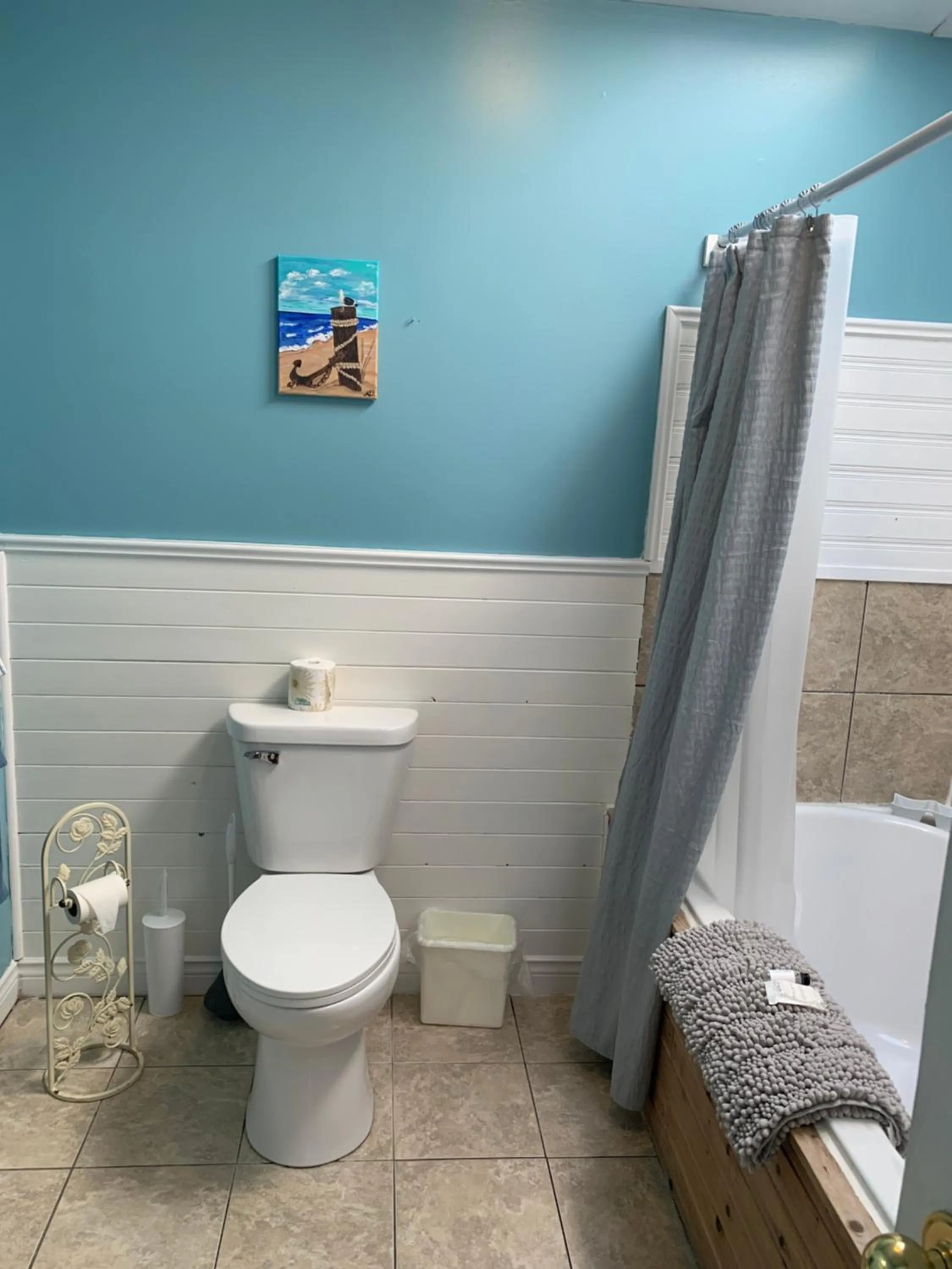 Bathroom in Whispering Waves Cottages