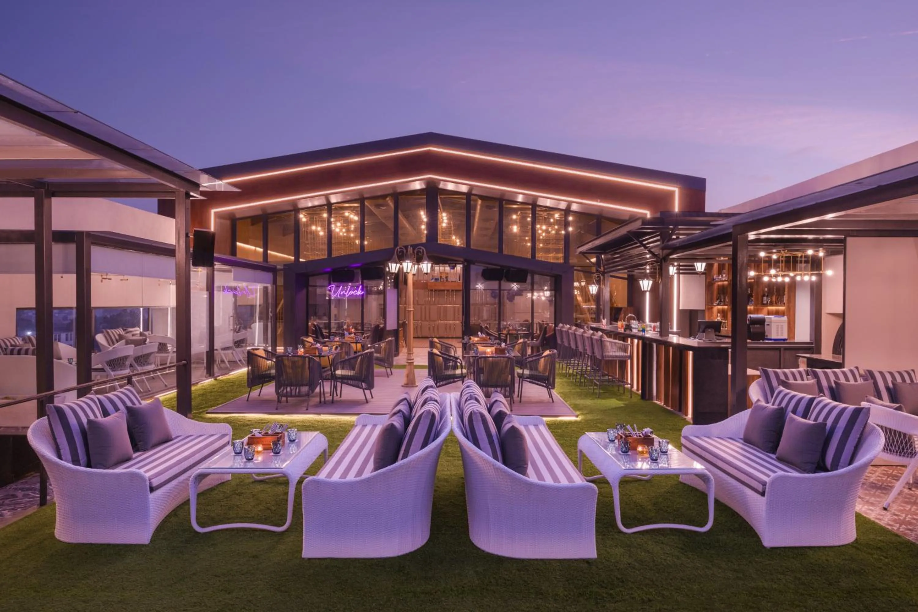 Seating area in Fortune Park, Aligarh - Member ITC Hotels' Group