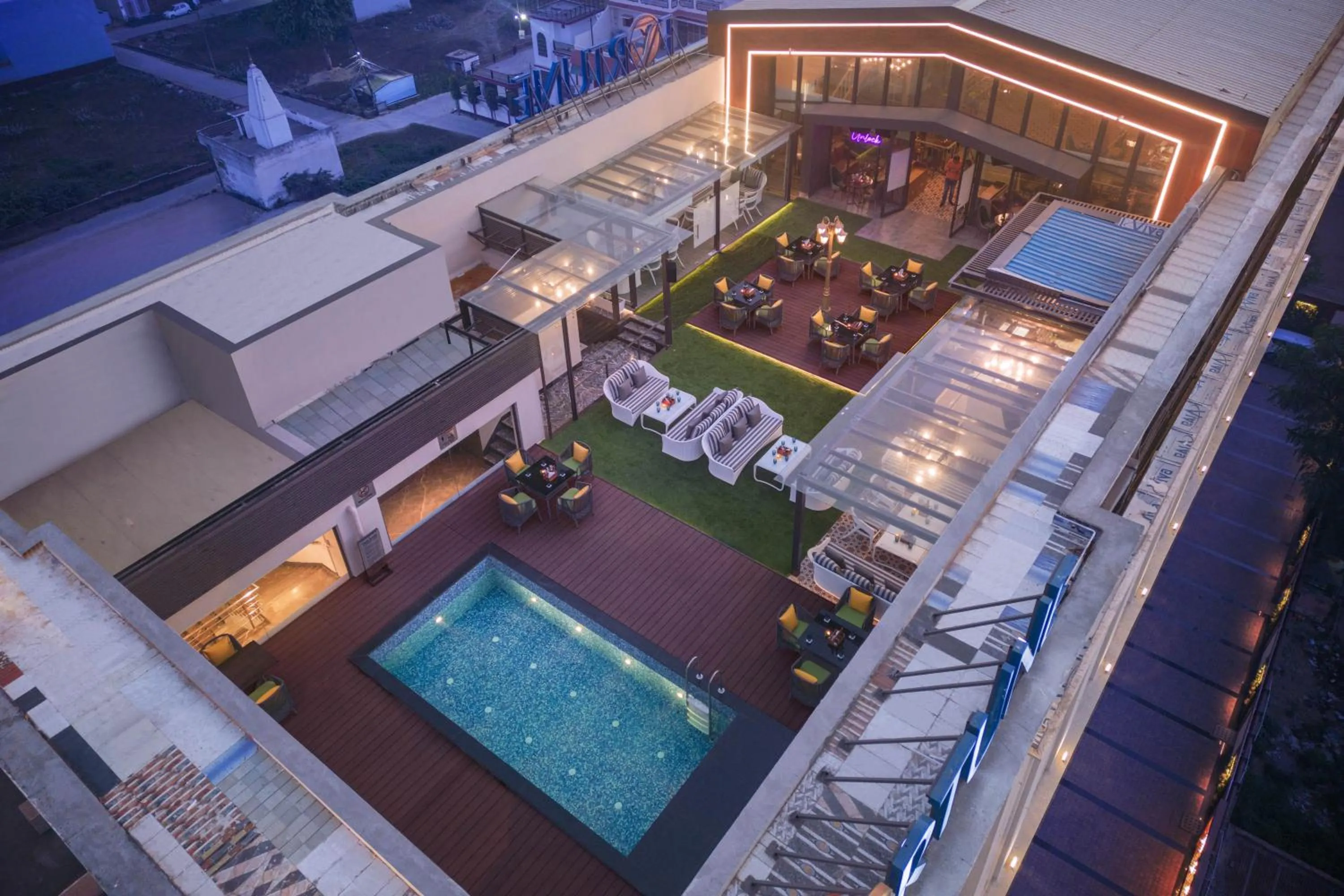 Swimming pool in Fortune Park, Aligarh - Member ITC Hotels' Group