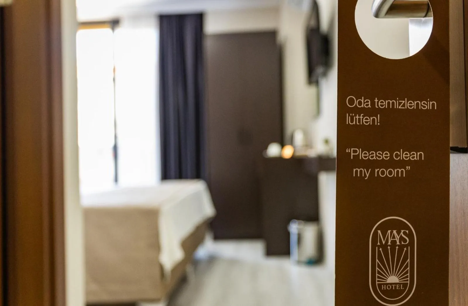 Logo/Certificate/Sign, Bed in Mays Royal Hotel