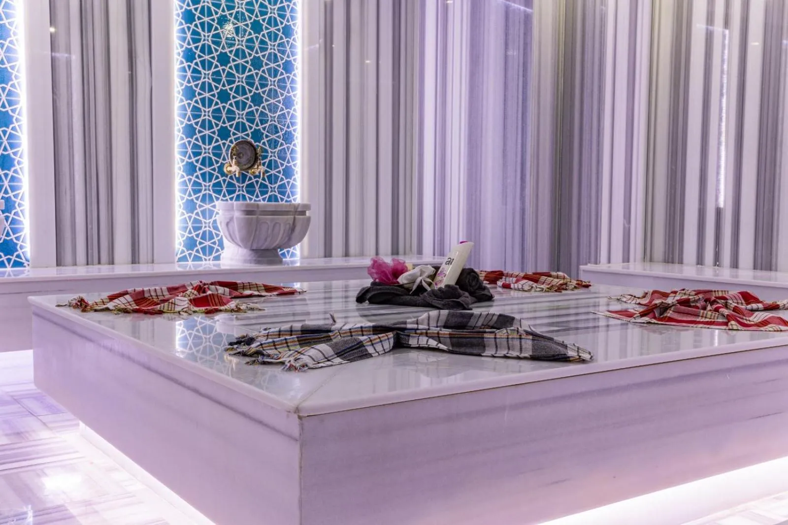 Steam room in Mays Royal Hotel