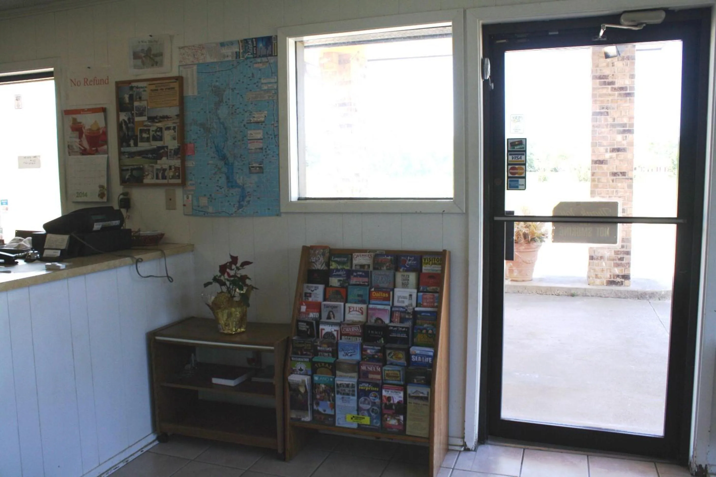 Lake Palestine Motor Inn