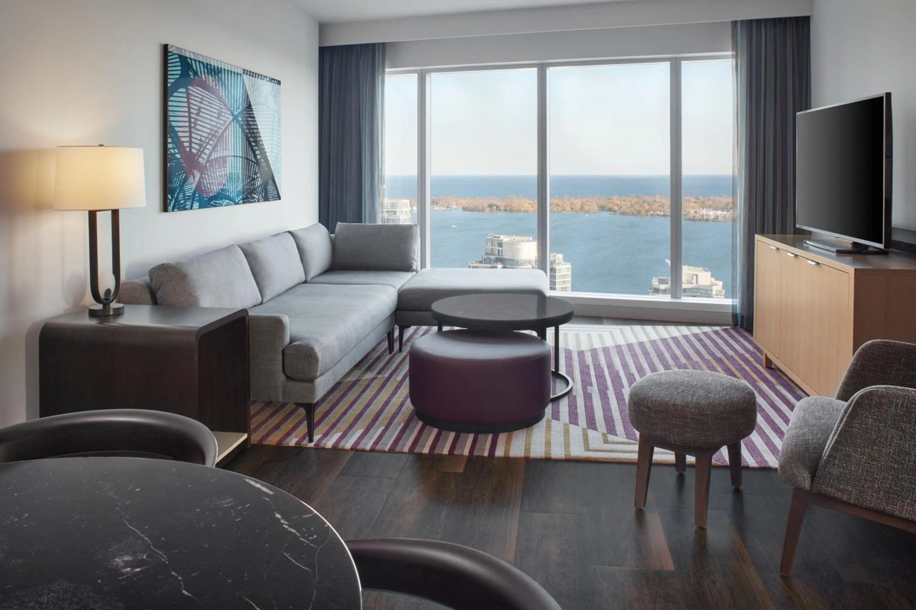 Living room in Delta Hotels by Marriott Toronto