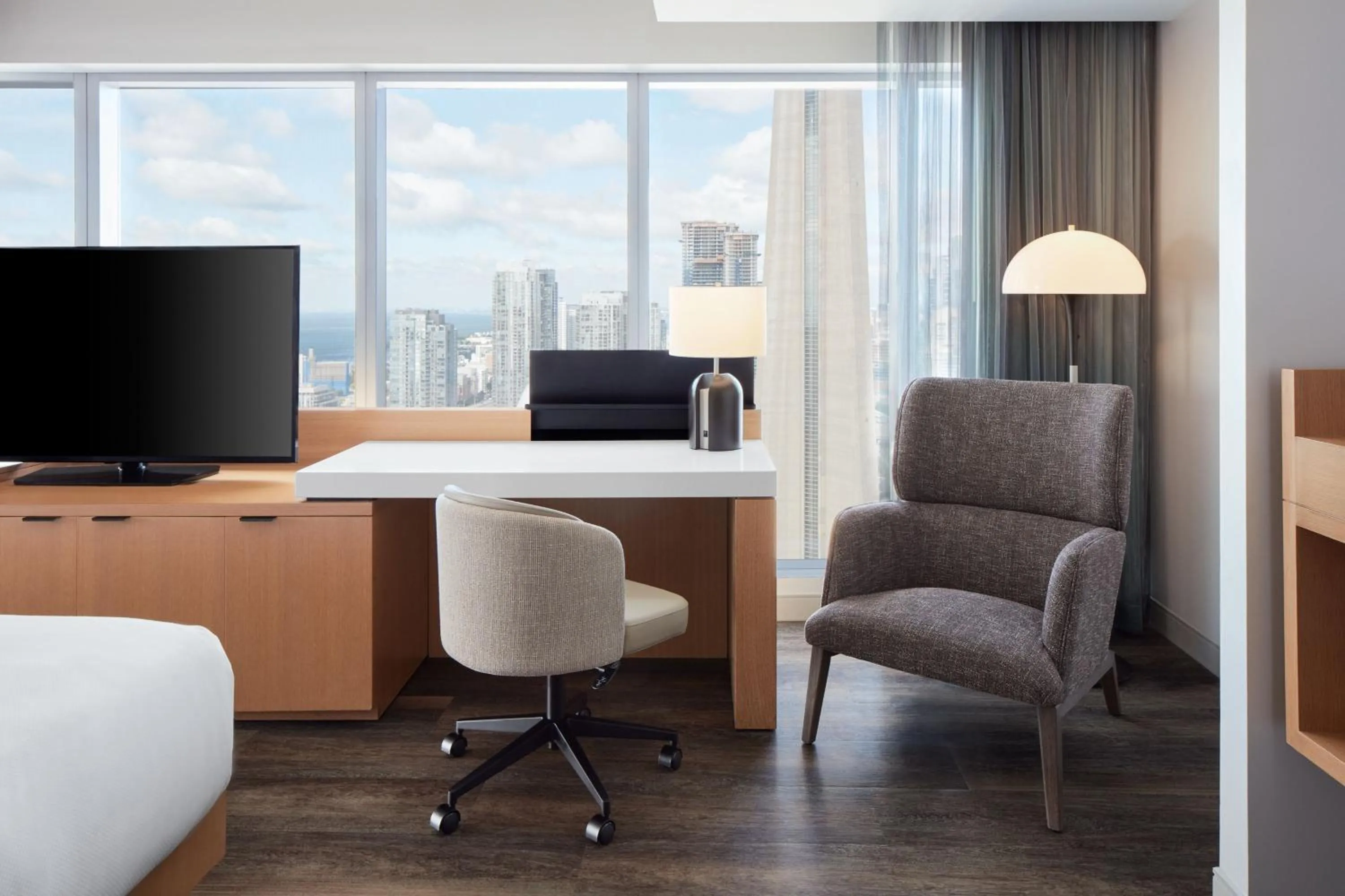 Lounge or bar in Delta Hotels by Marriott Toronto
