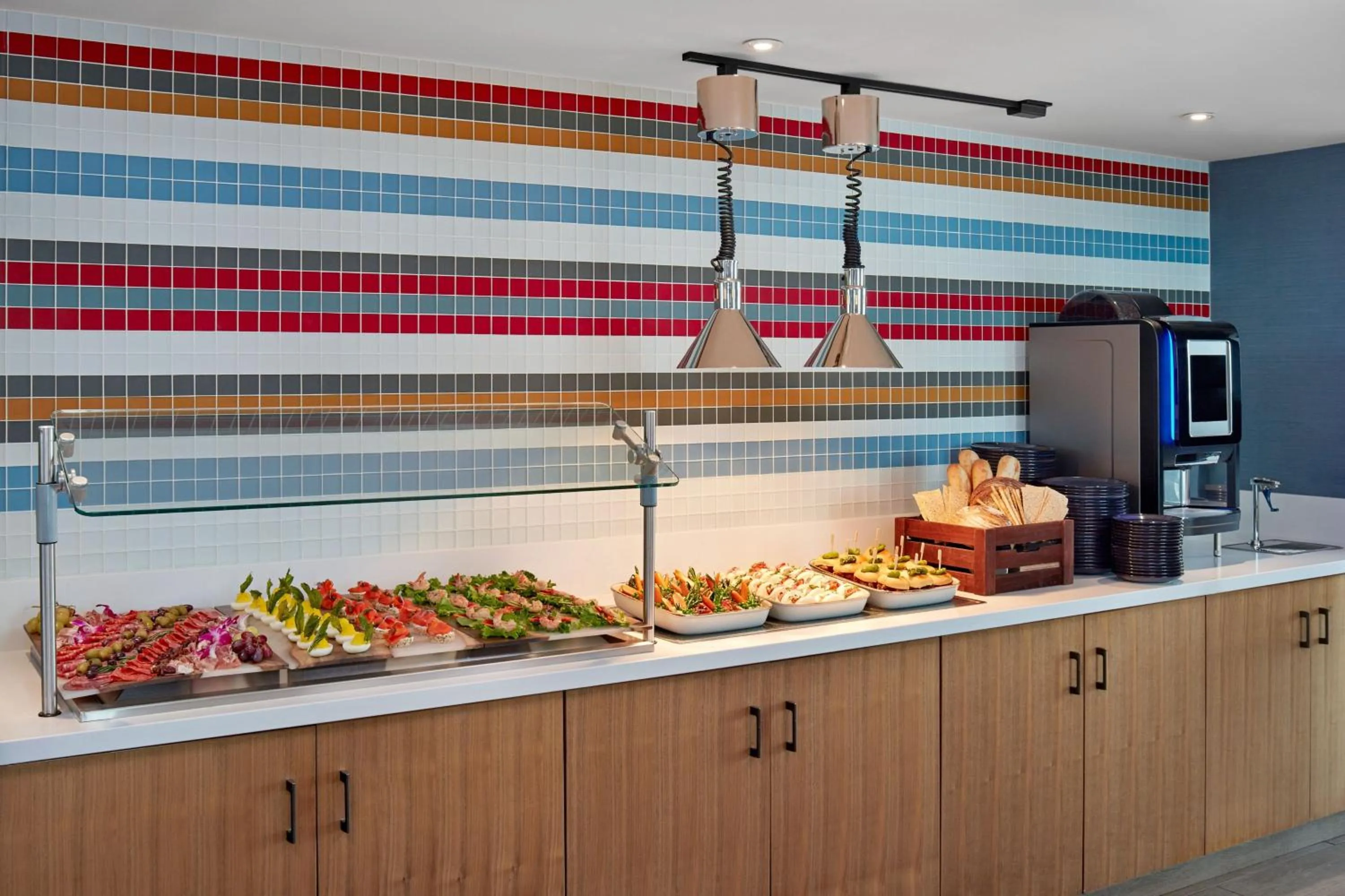 Lounge or bar in Delta Hotels by Marriott Toronto