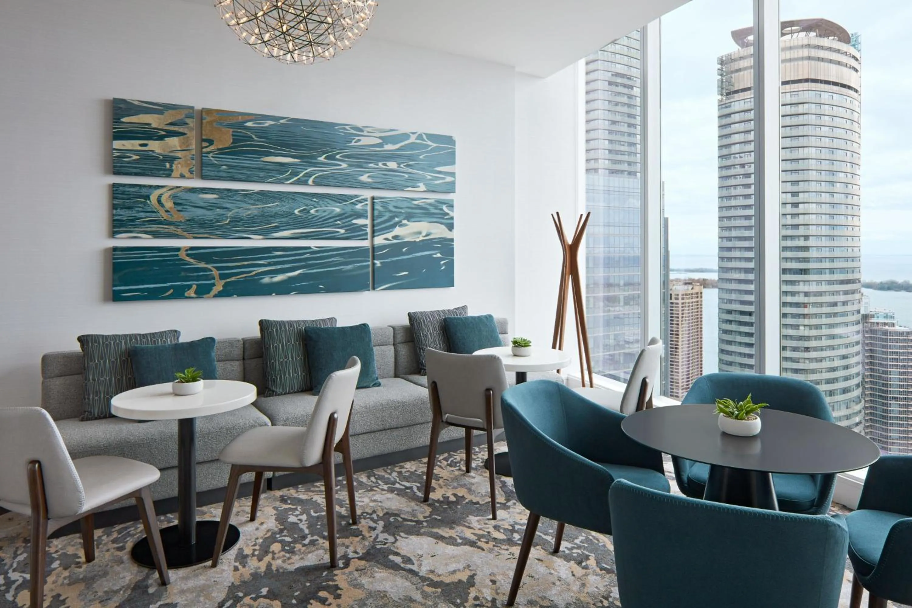 Lounge or bar in Delta Hotels by Marriott Toronto