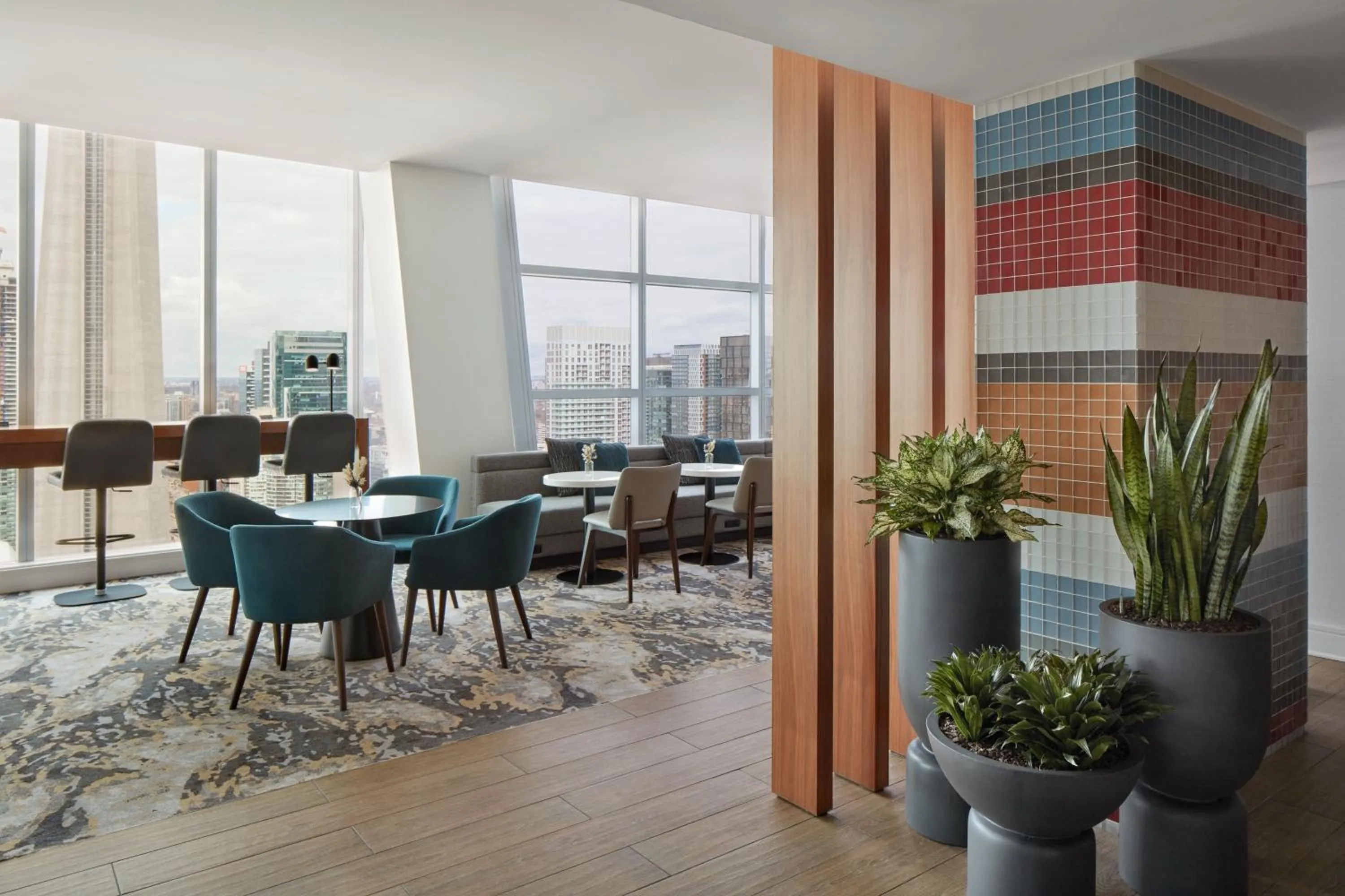 Lounge or bar in Delta Hotels by Marriott Toronto