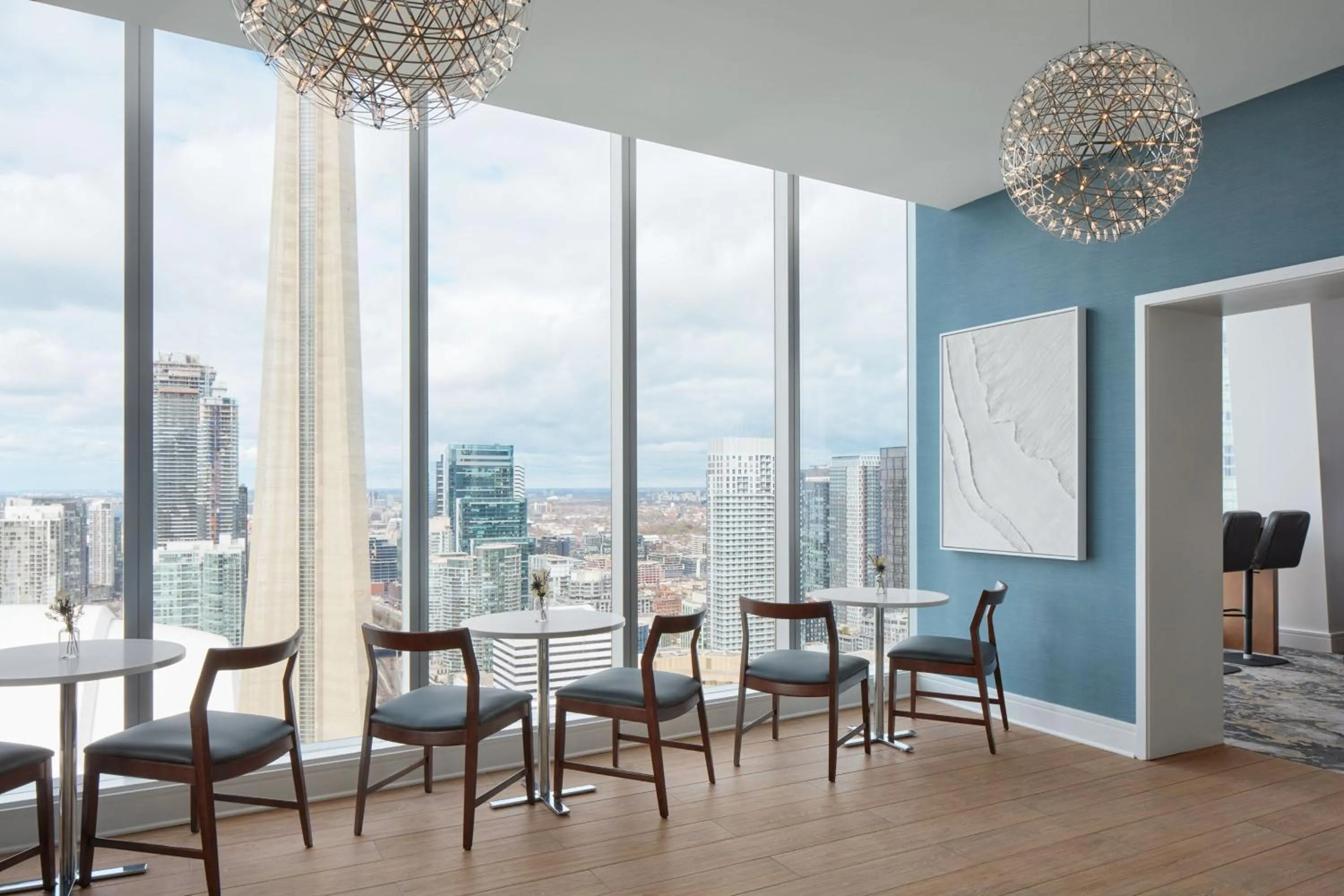 Lounge or bar in Delta Hotels by Marriott Toronto