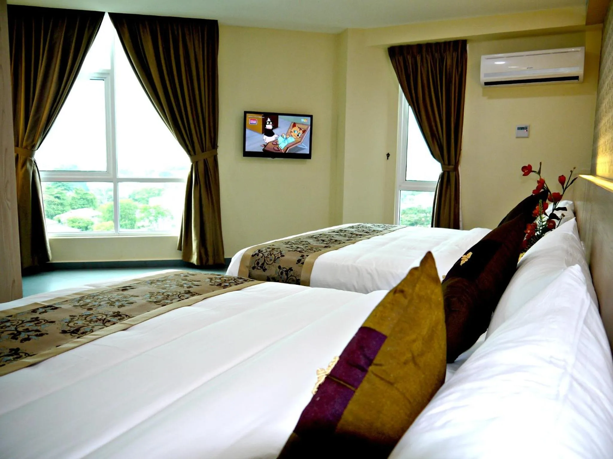 Bed in MidCity Hotel Melaka