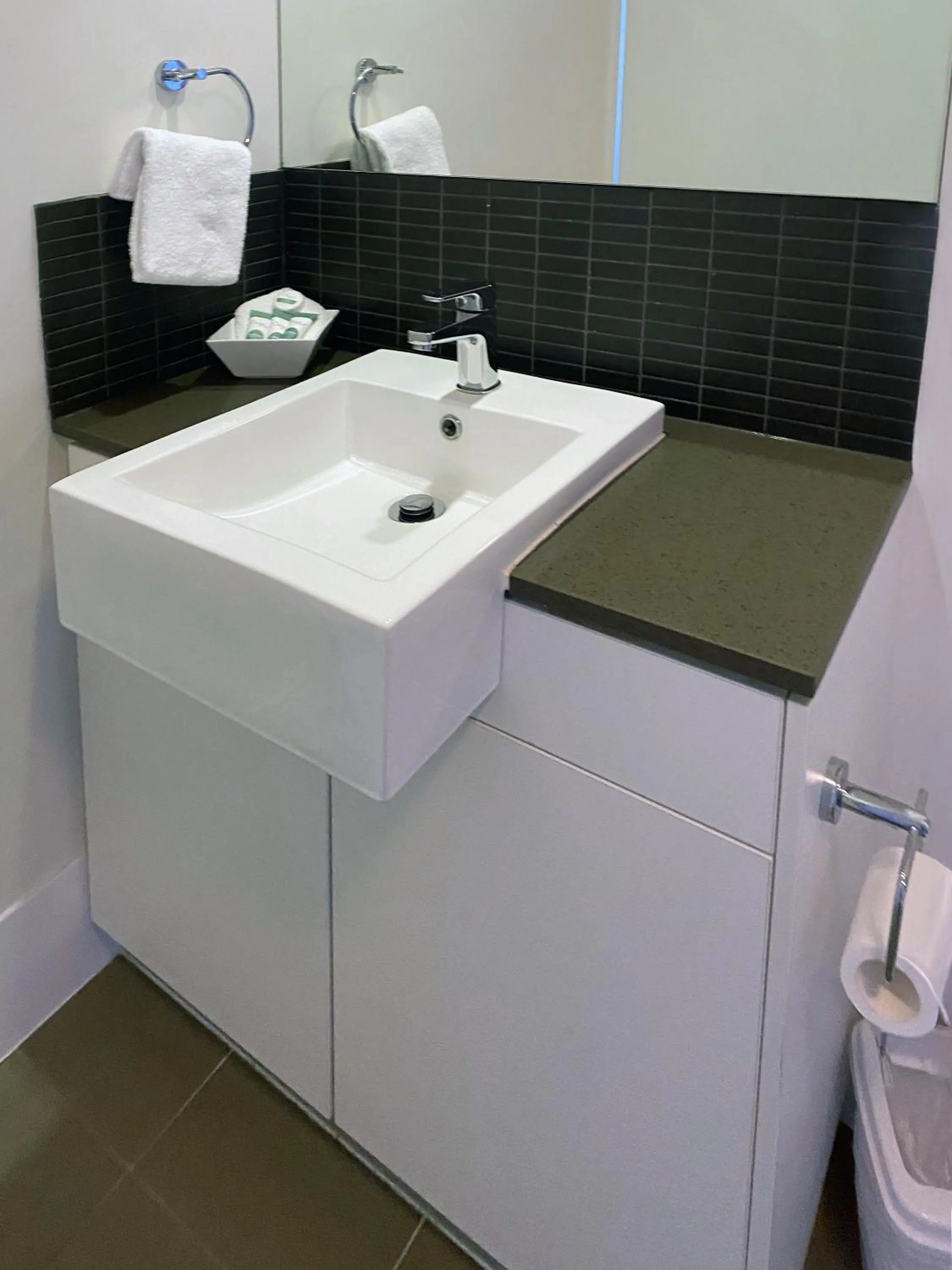 Kitchen or kitchenette in Curtis Central Apartments Official