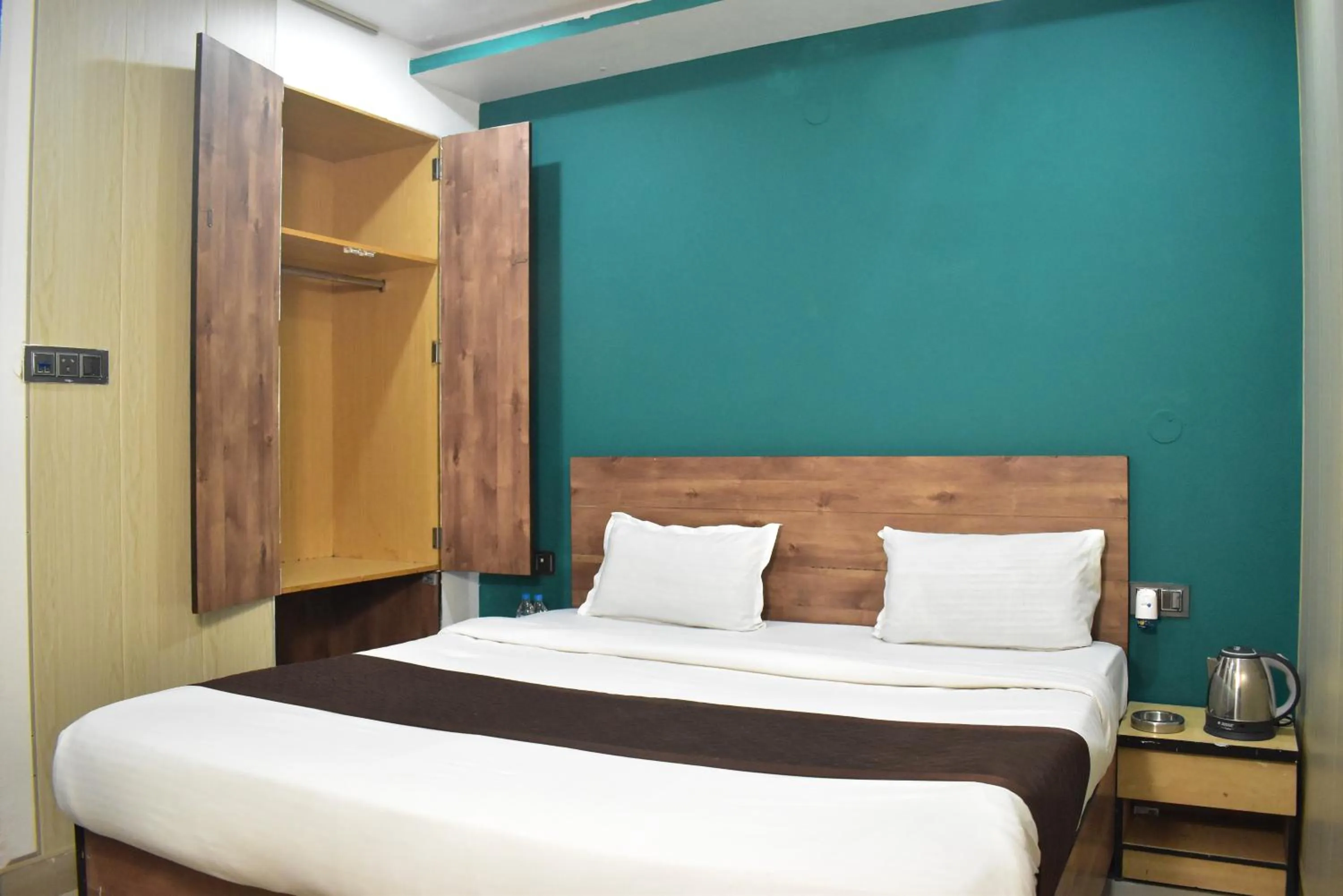 Bed in Qotel Hotel Rama Rohini Sector-24 Couple Friendly