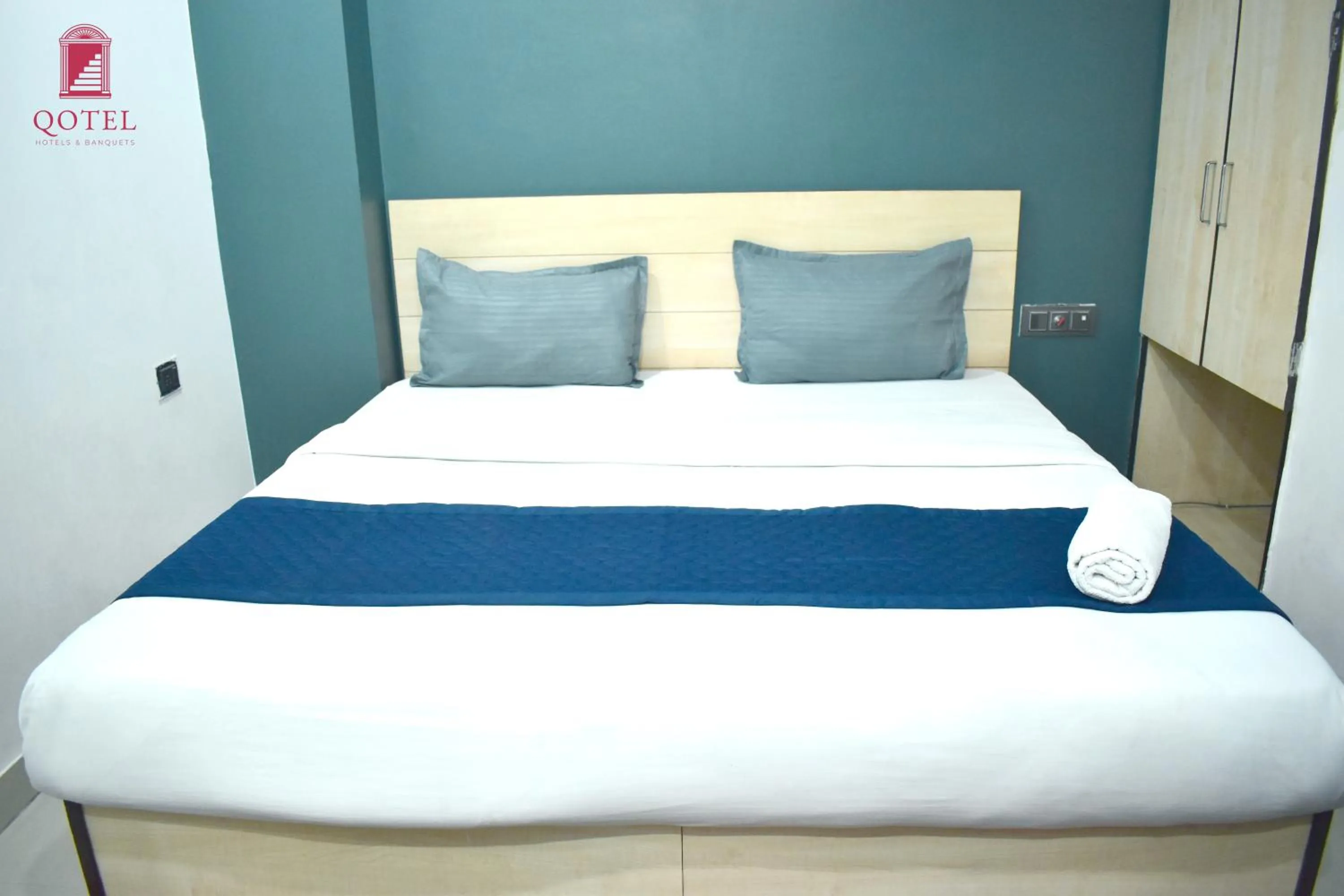 Bed in Qotel Hotel Rama Rohini Sector-24 Couple Friendly
