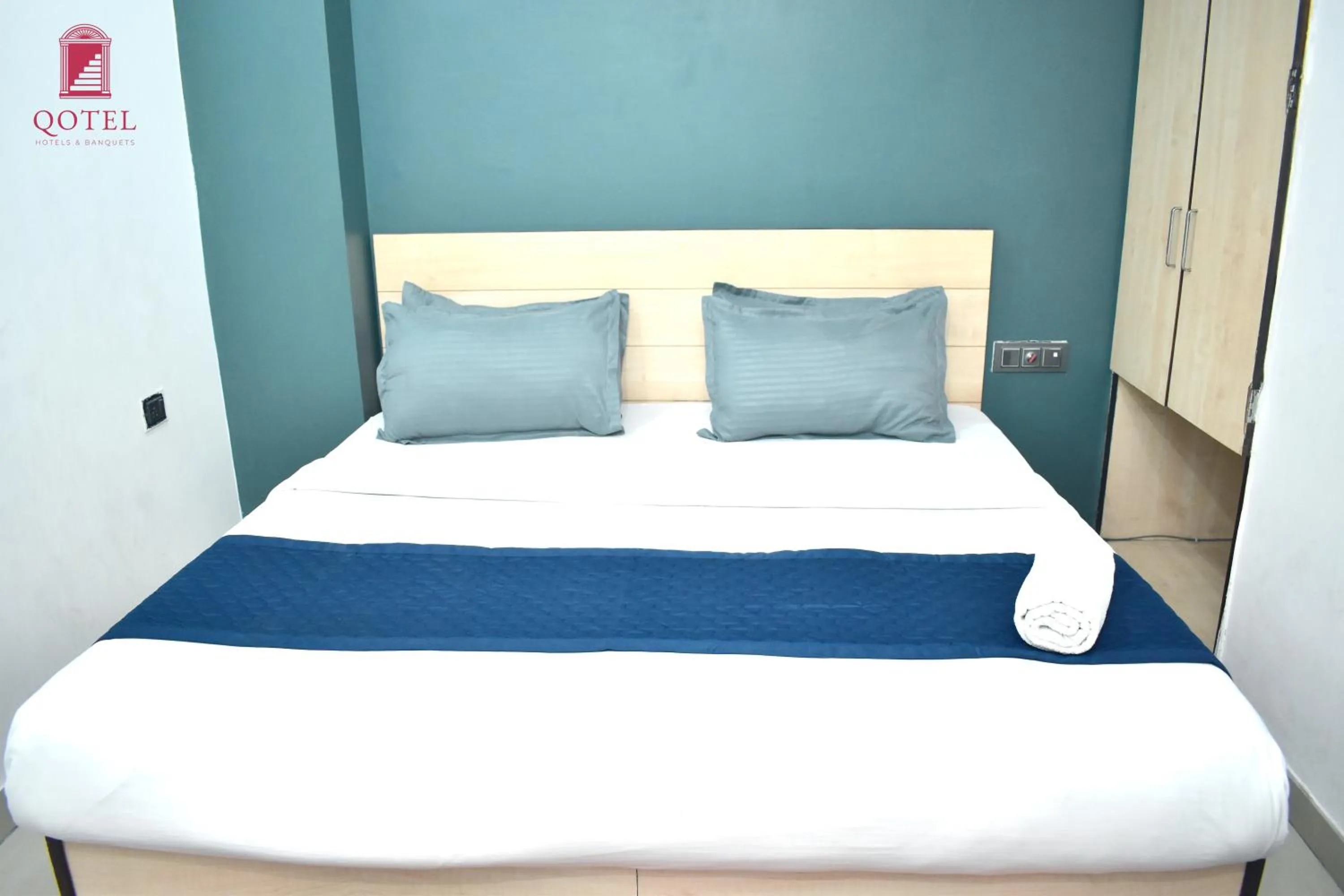 Bed in Qotel Hotel Rama Rohini Sector-24 Couple Friendly