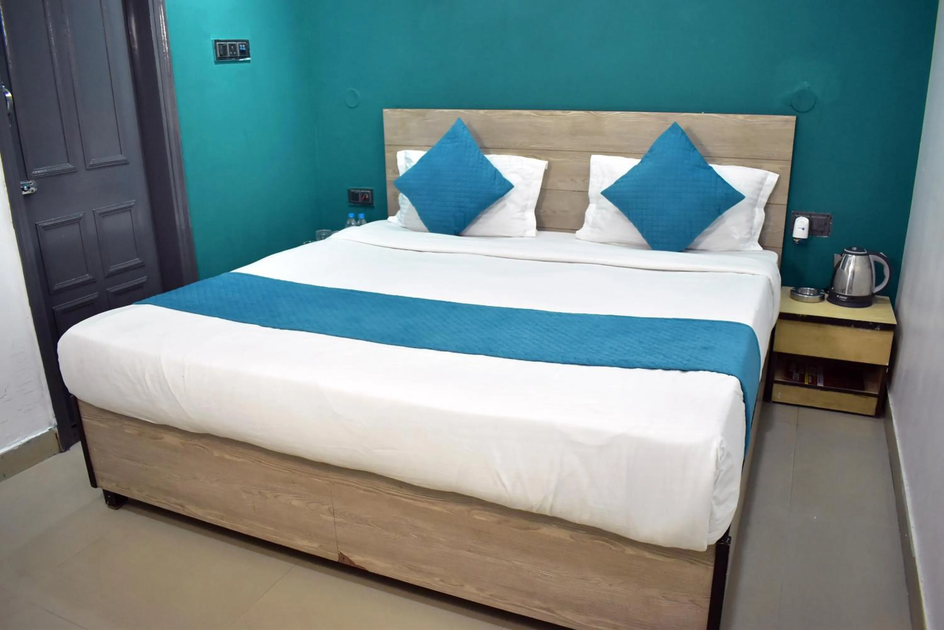 Bed in Qotel Hotel Rama Rohini Sector-24 Couple Friendly