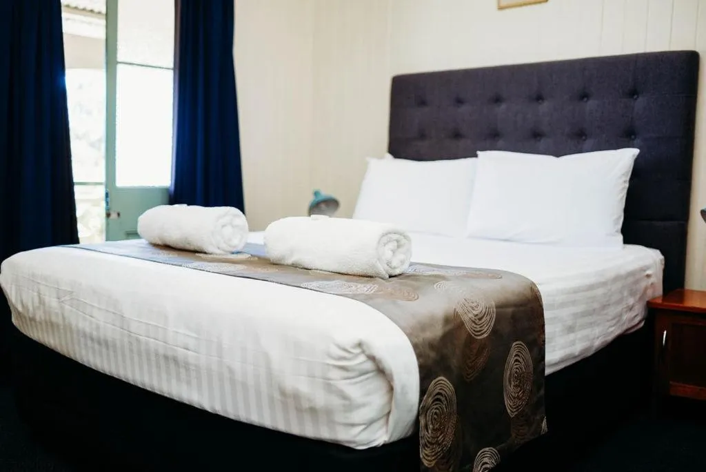 Bed in Maleny Hotel