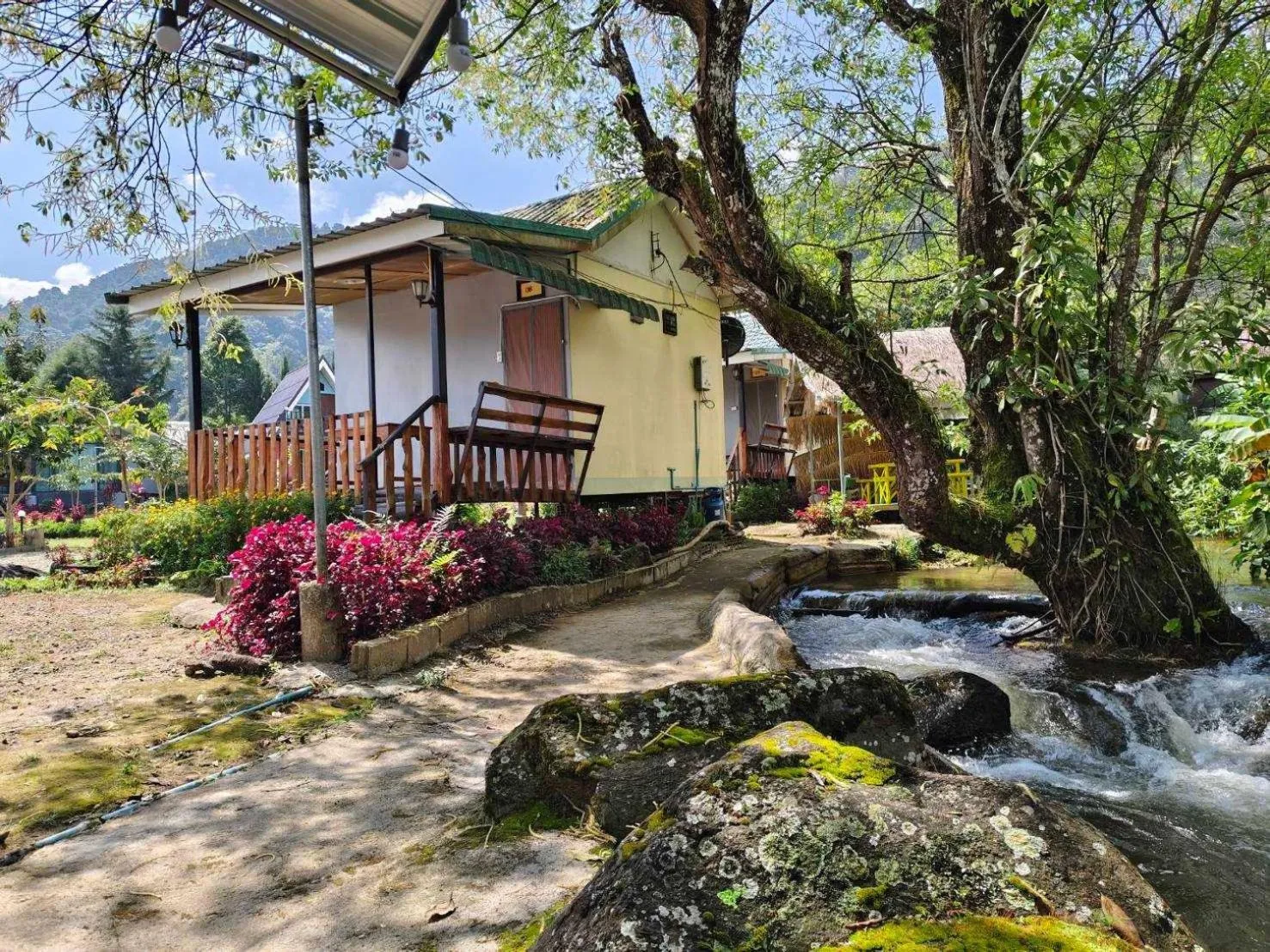 Property building in Inthanon Lao-Ju House