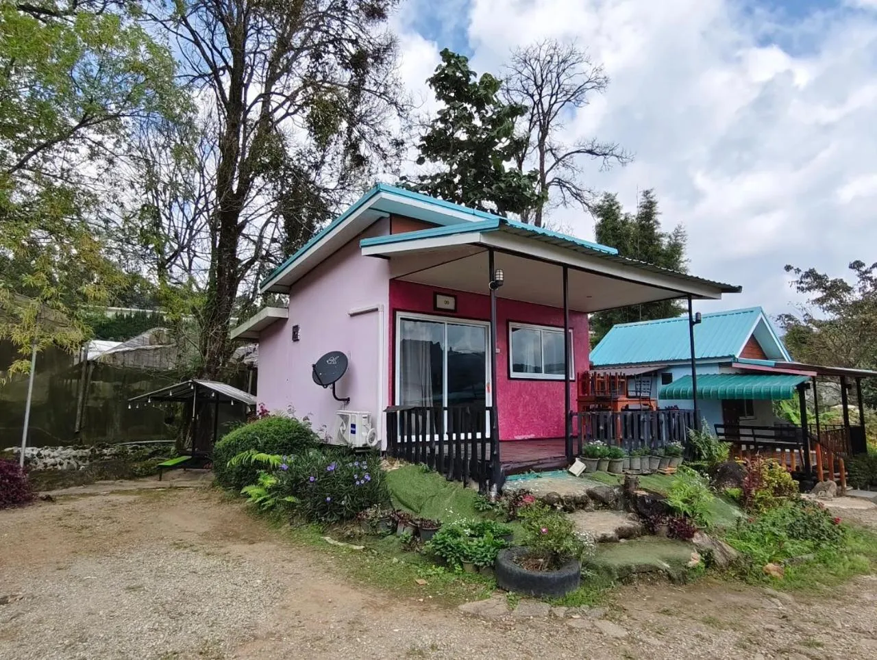 Property building in Inthanon Lao-Ju House