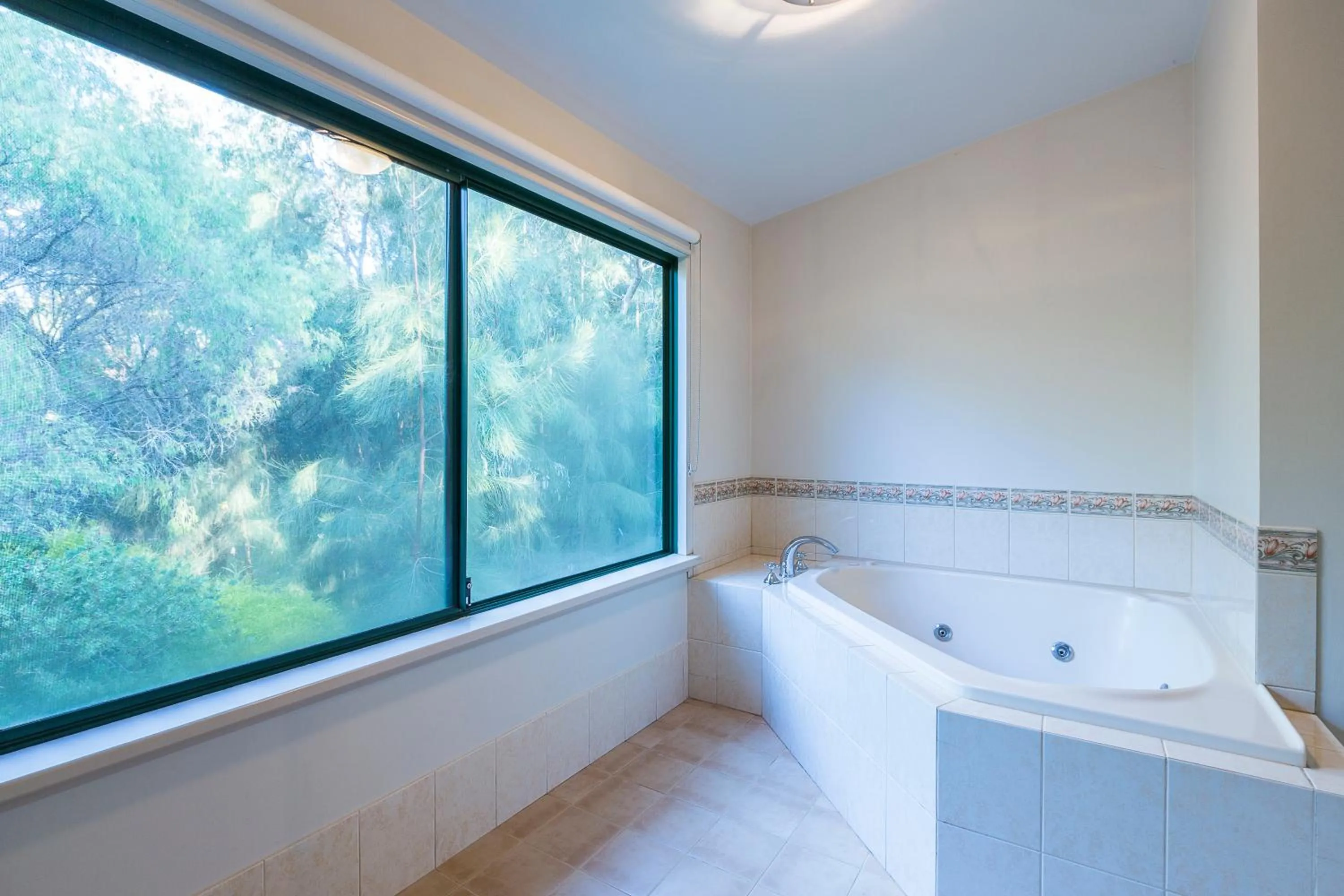 Bath, Bed in Bushy Lake Chalets