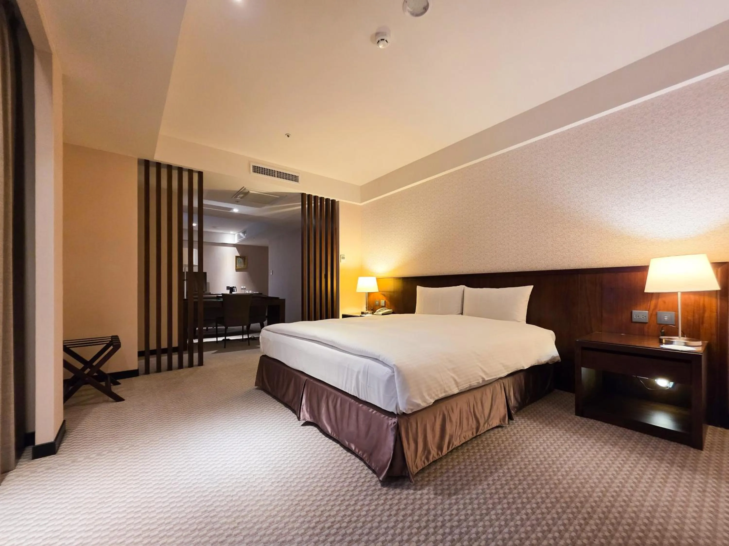 Bed in 雀客旅館台中來來