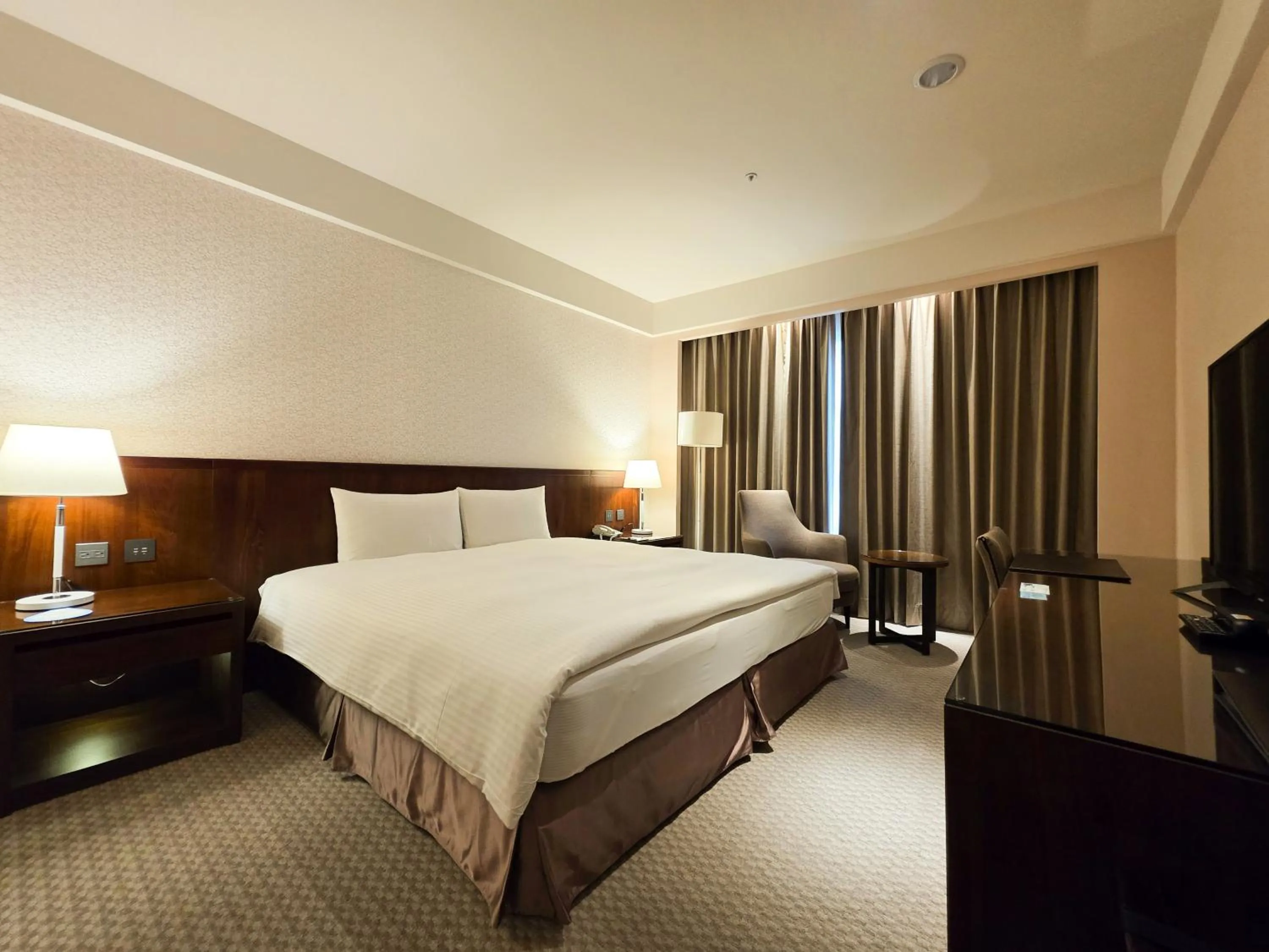 Bed in 雀客旅館台中來來