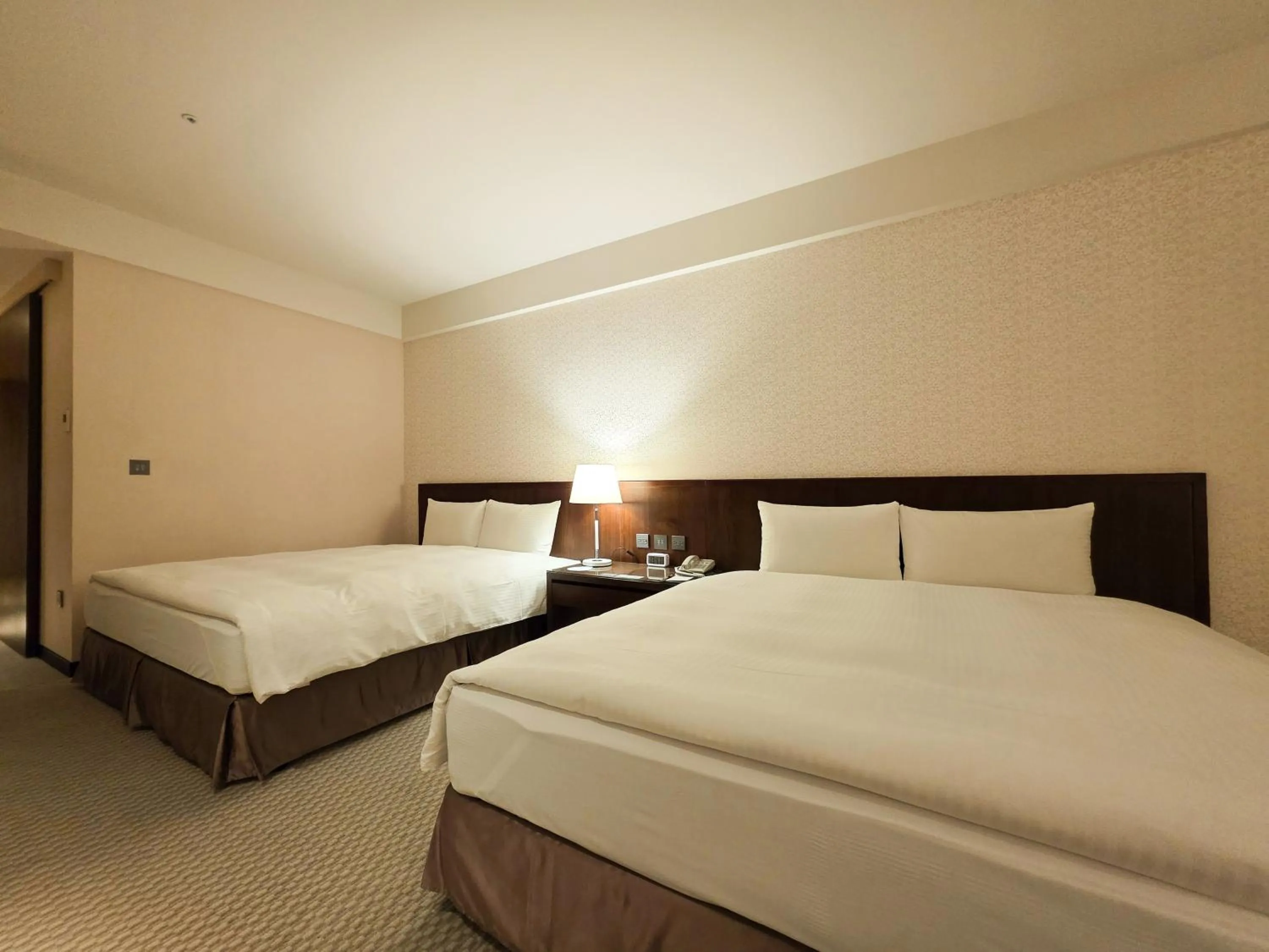 Bed in 雀客旅館台中來來