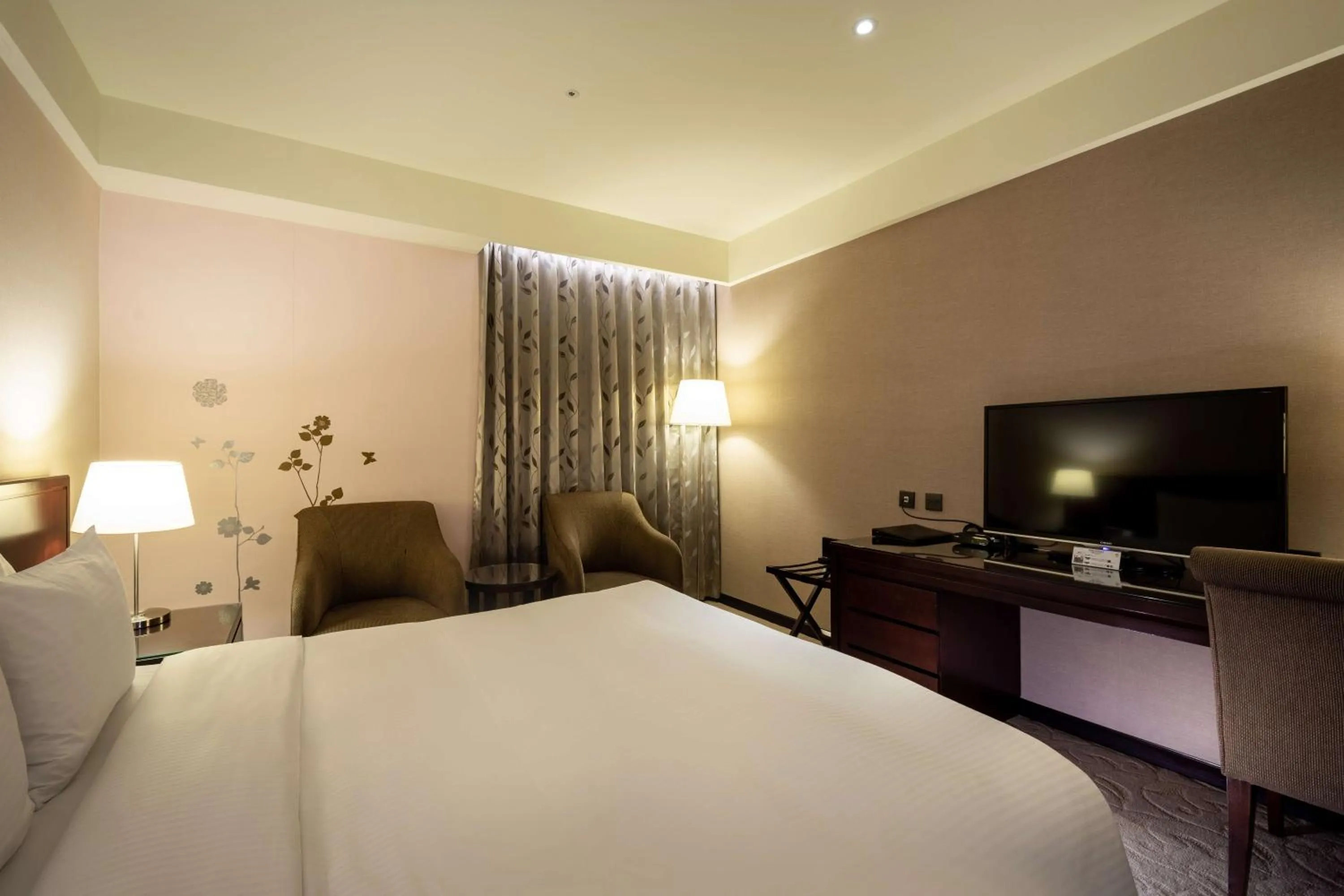 Photo of the whole room, Bed in 雀客旅館台中來來