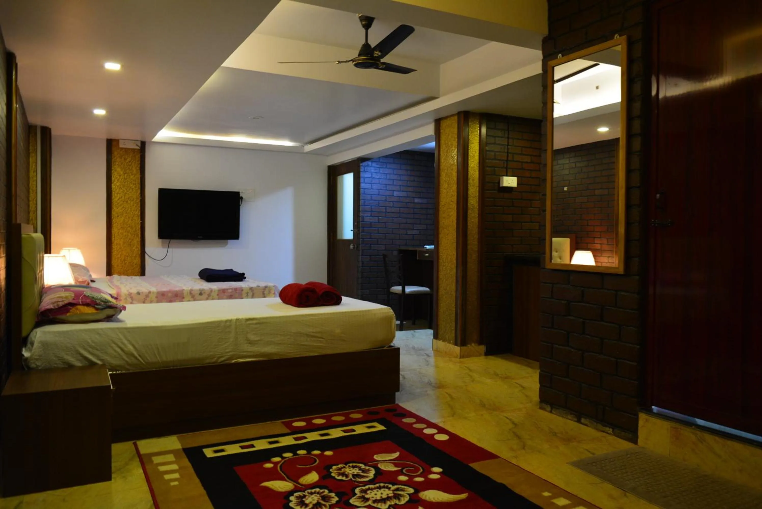 Photo of the whole room, Bed in Roundcube Guest House