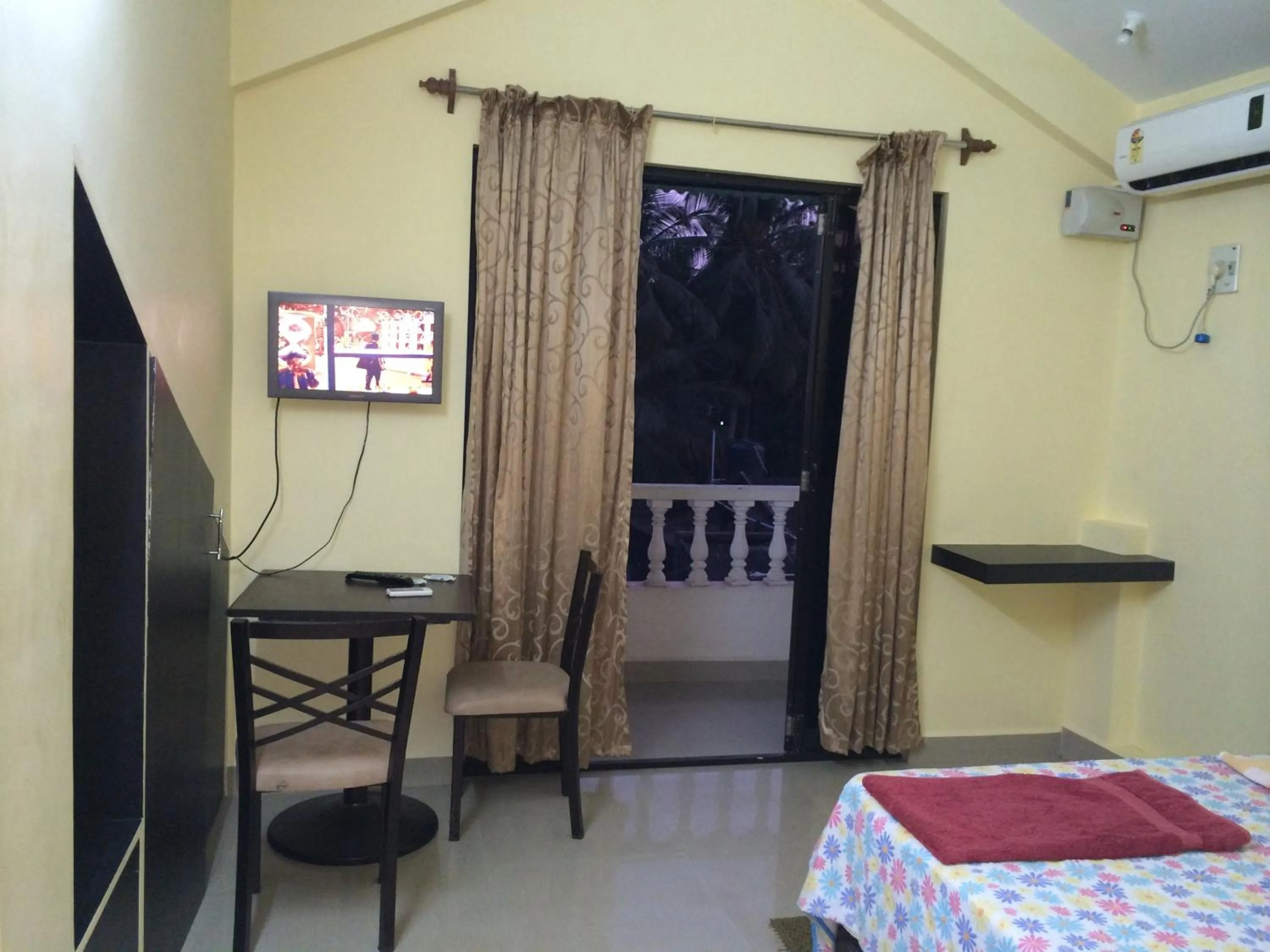 Bed in Roundcube Guest House