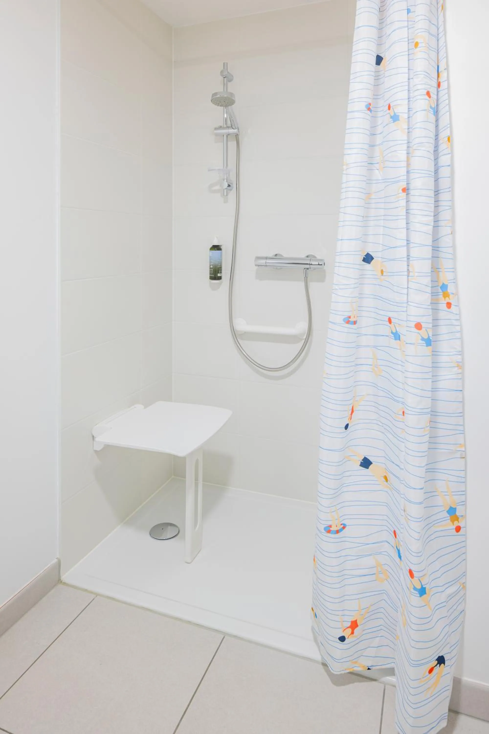 Shower in All Suites Appart Hôtel - Le Havre Centre - Les docks