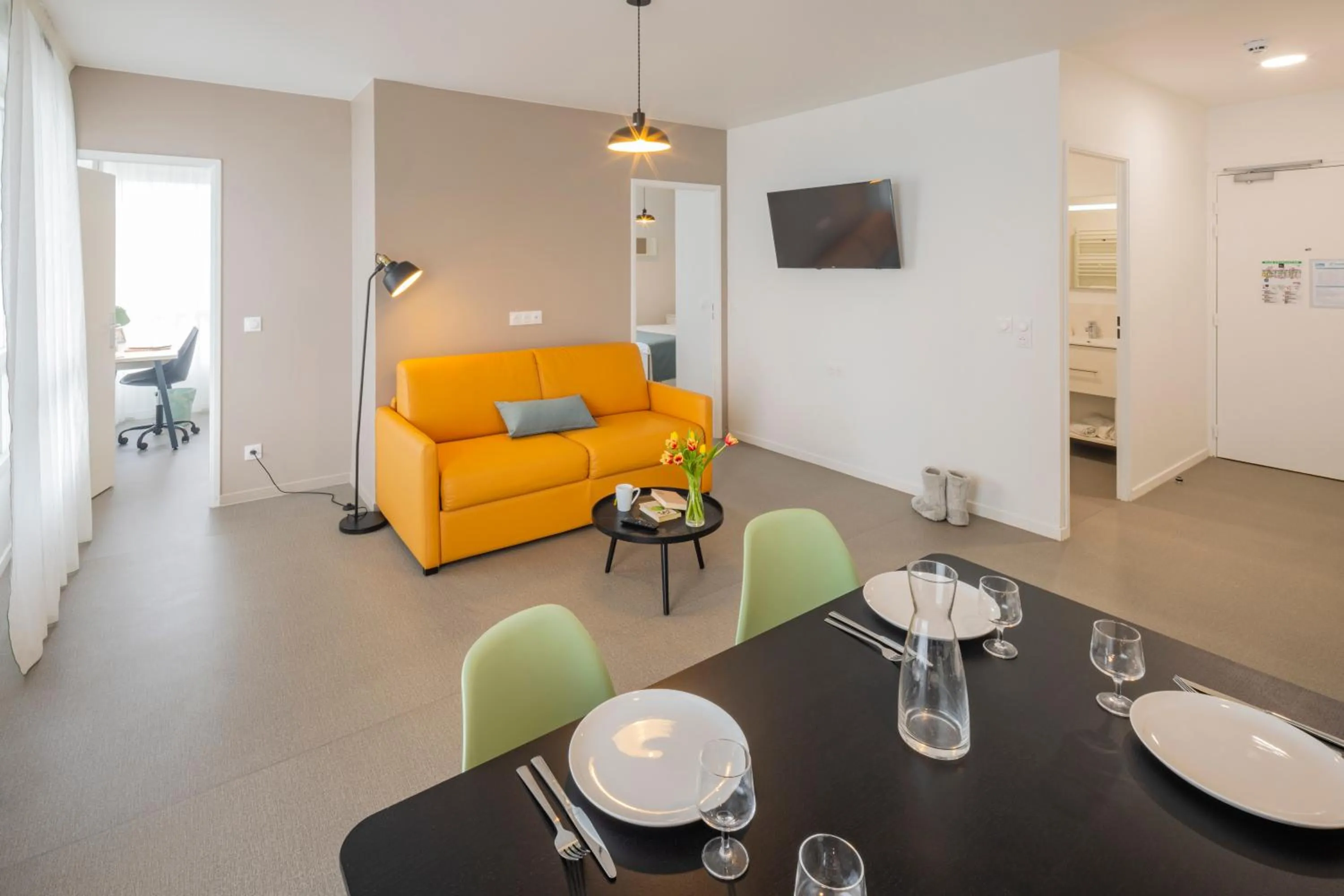 TV and multimedia in All Suites Appart Hôtel - Le Havre Centre - Les docks