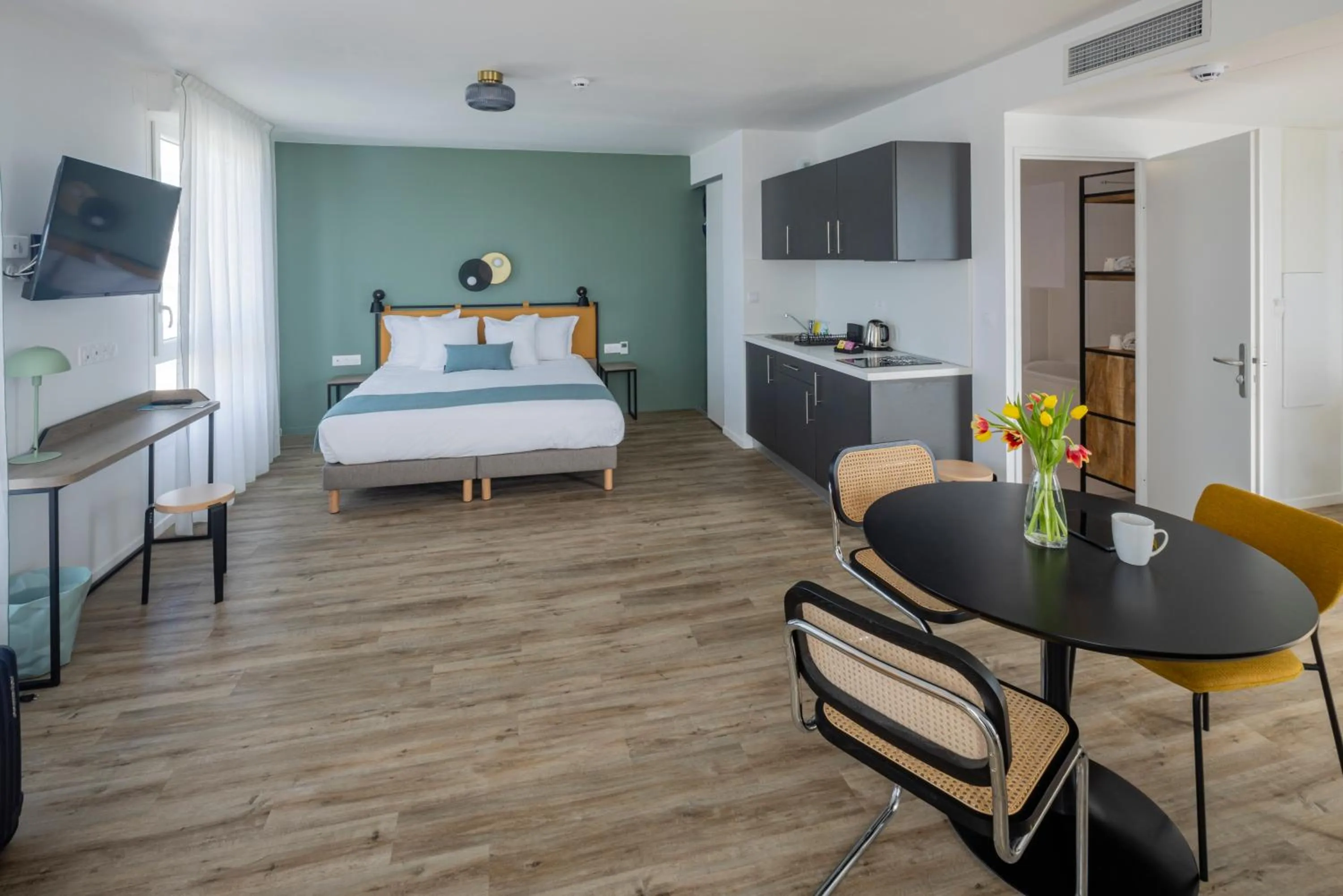 Bed in All Suites Appart Hôtel - Le Havre Centre - Les docks