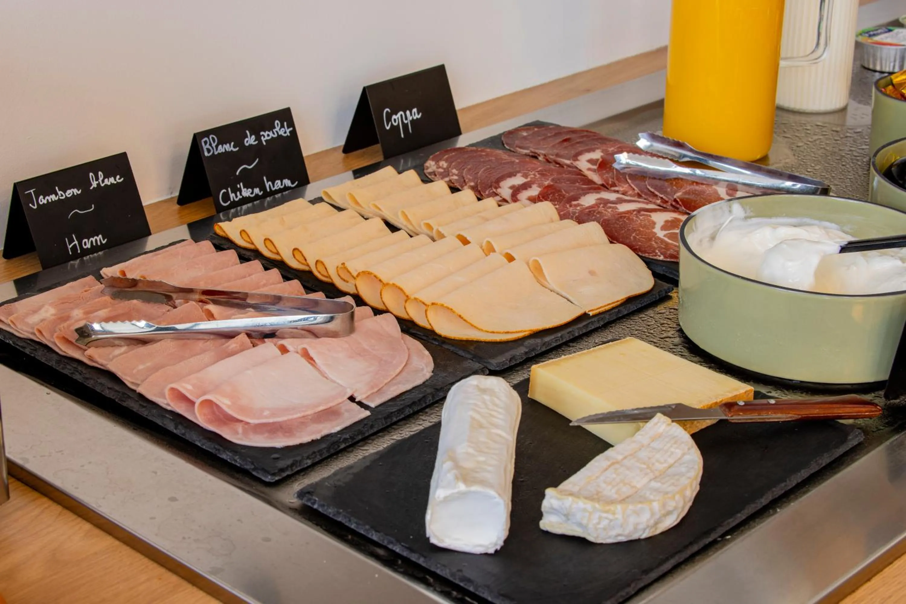 Food and drinks in All Suites Appart Hôtel - Le Havre Centre - Les docks