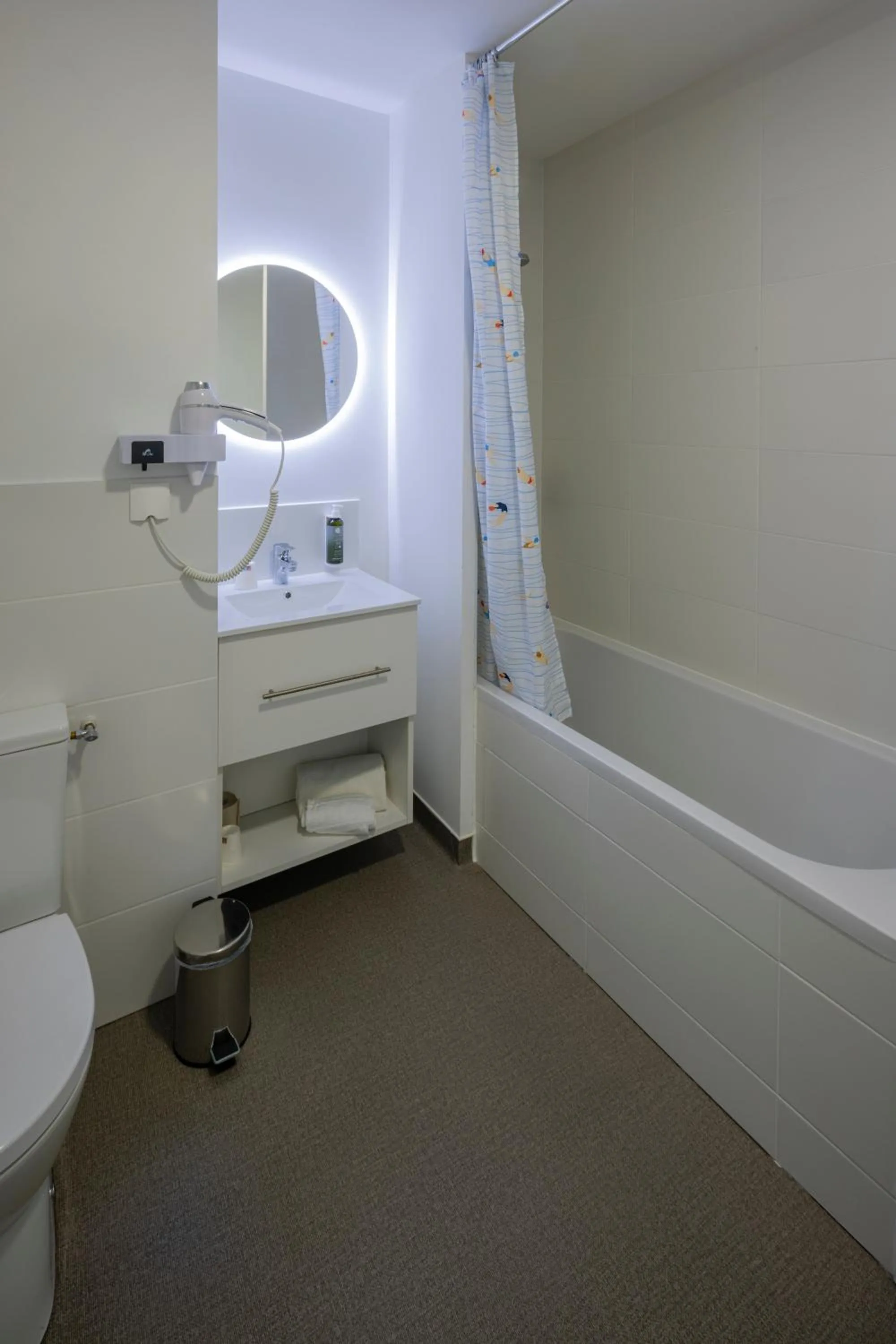 Bathroom in All Suites Appart Hôtel - Le Havre Centre - Les docks