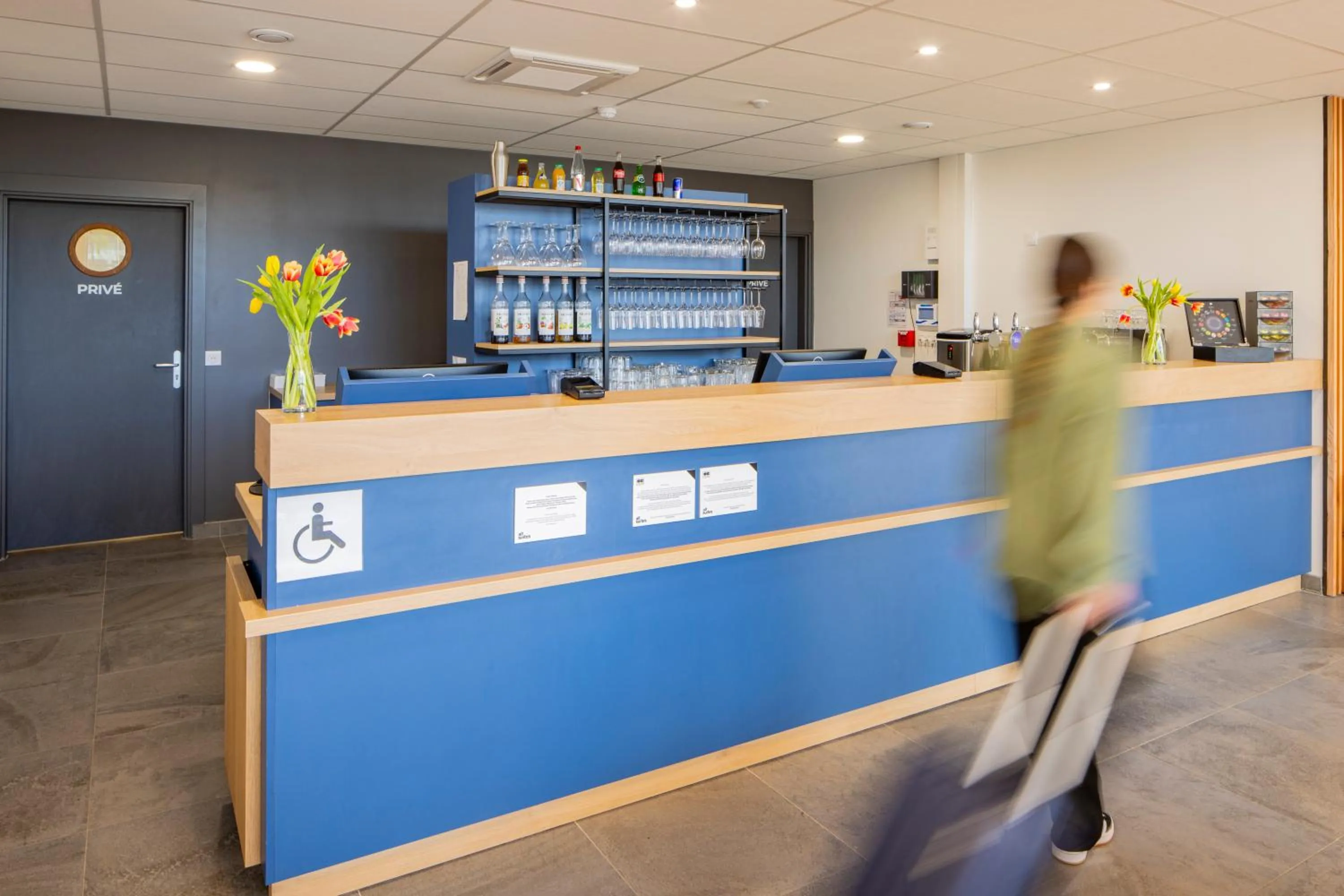 Lobby or reception in All Suites Appart Hôtel - Le Havre Centre - Les docks