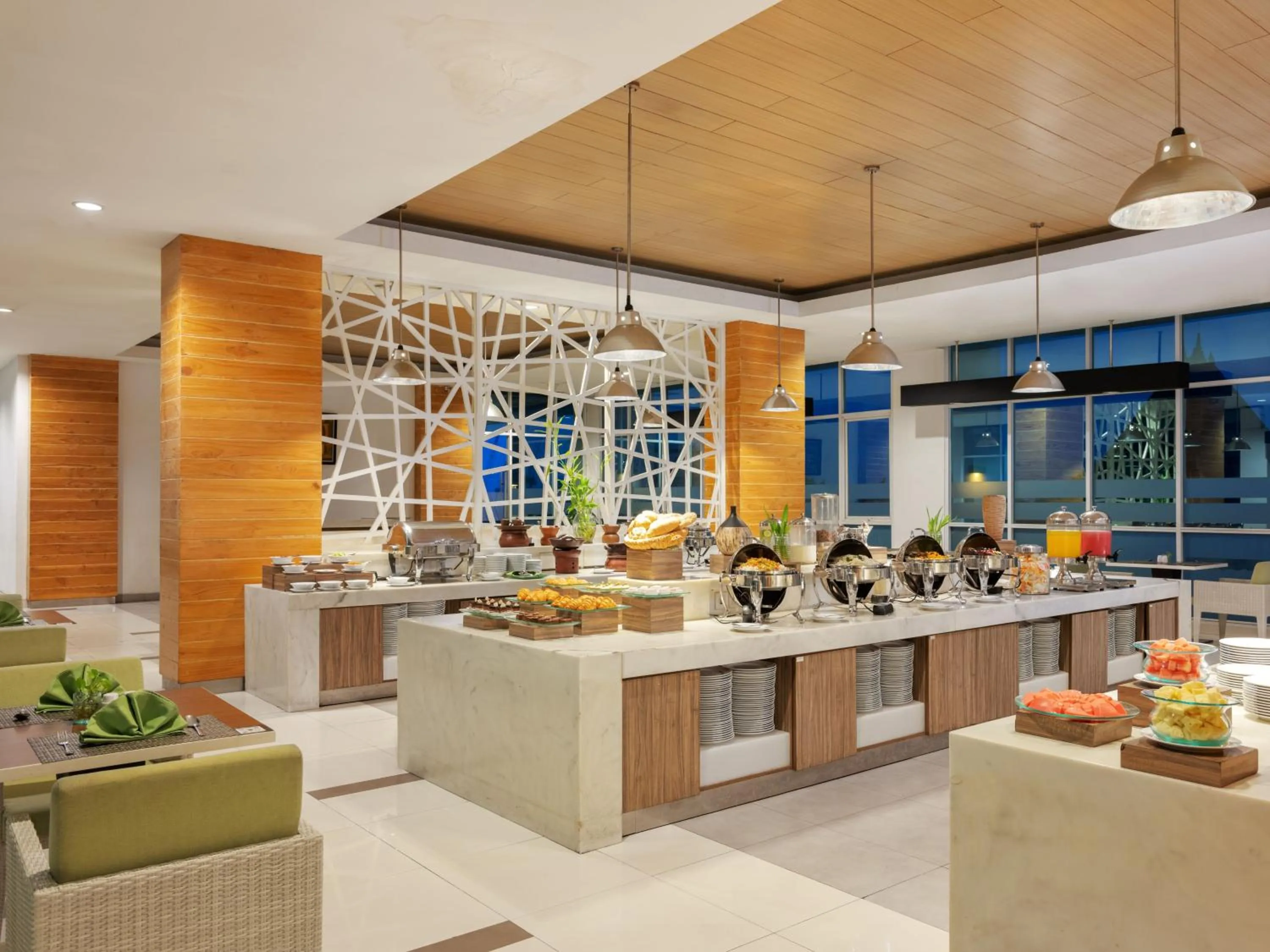 Restaurant/places to eat in Hotel Santika Cikarang