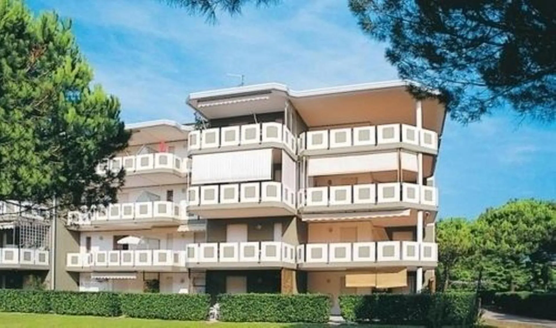 Property building in Studio in a complex with 3 swimming pools
