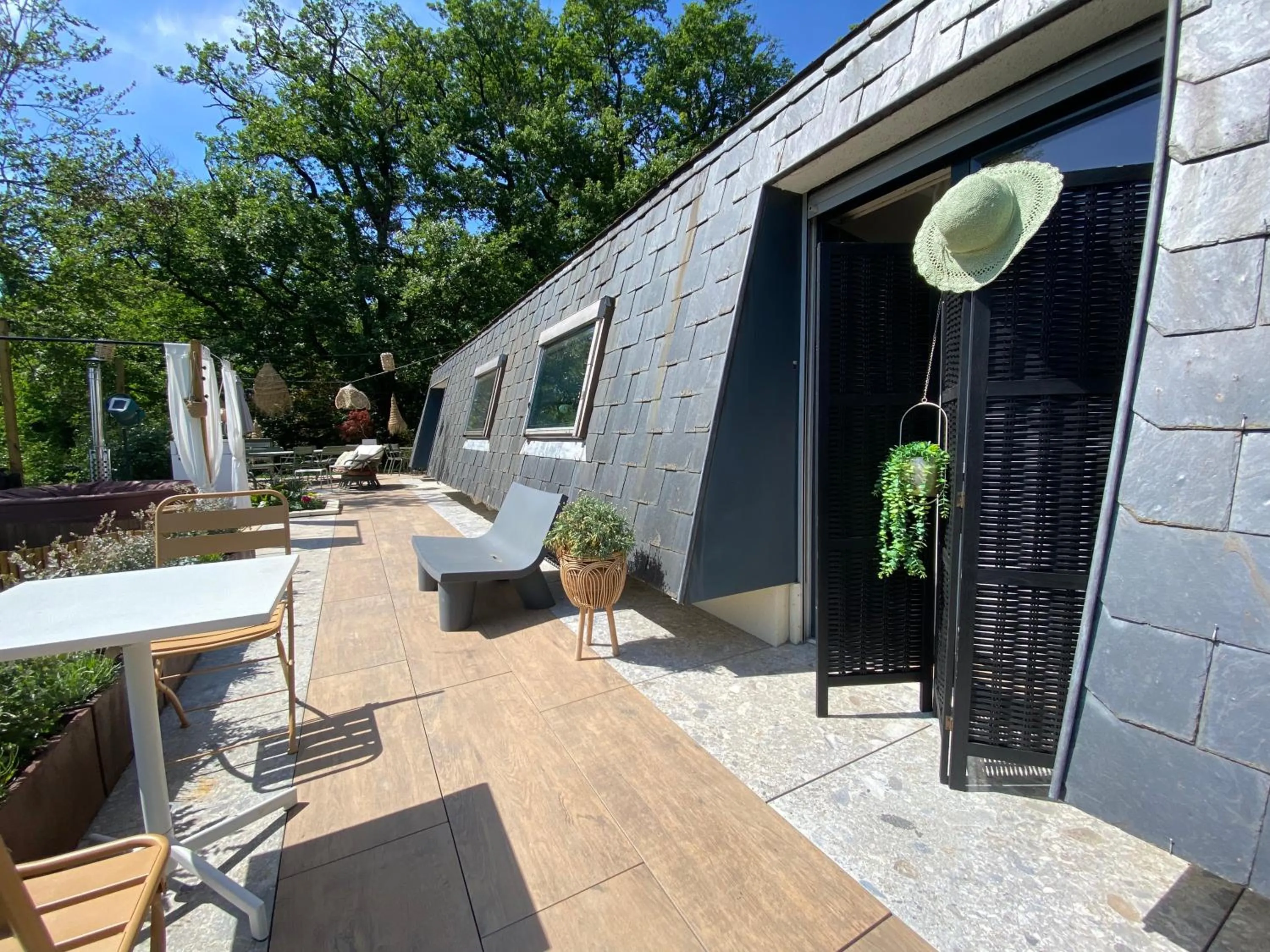 Property building in Domaine une HALTE
